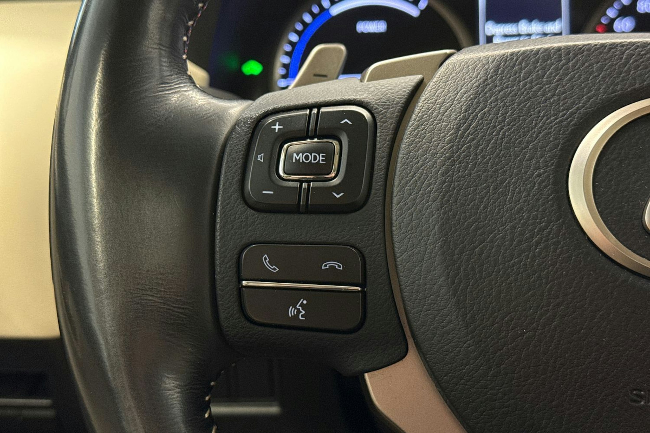 harmaa Lexus NX 2017 kuva 15.