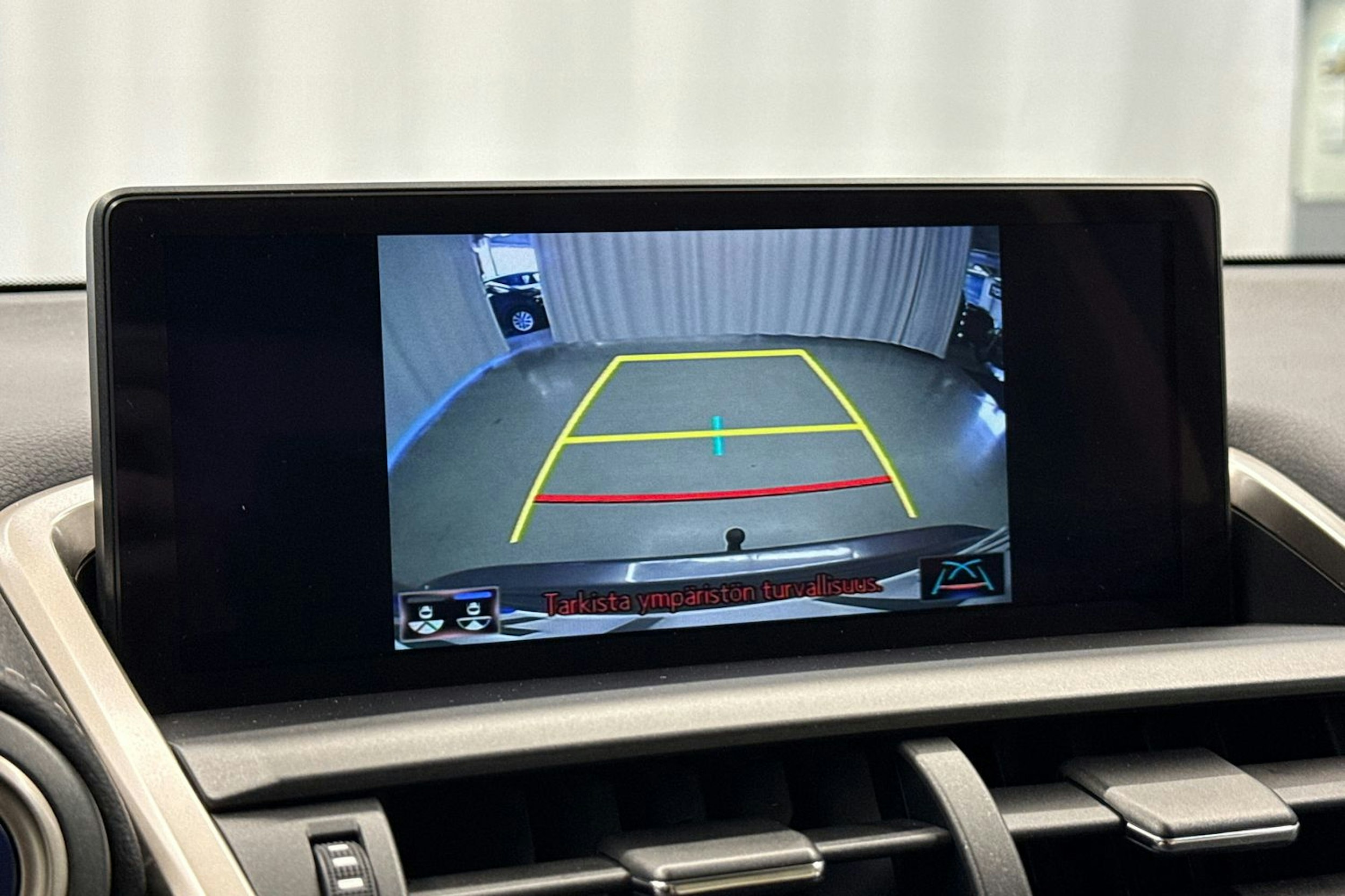 harmaa Lexus NX 2017 kuva 17.