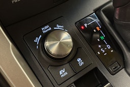 harmaa Lexus NX 2017 kuva 18.