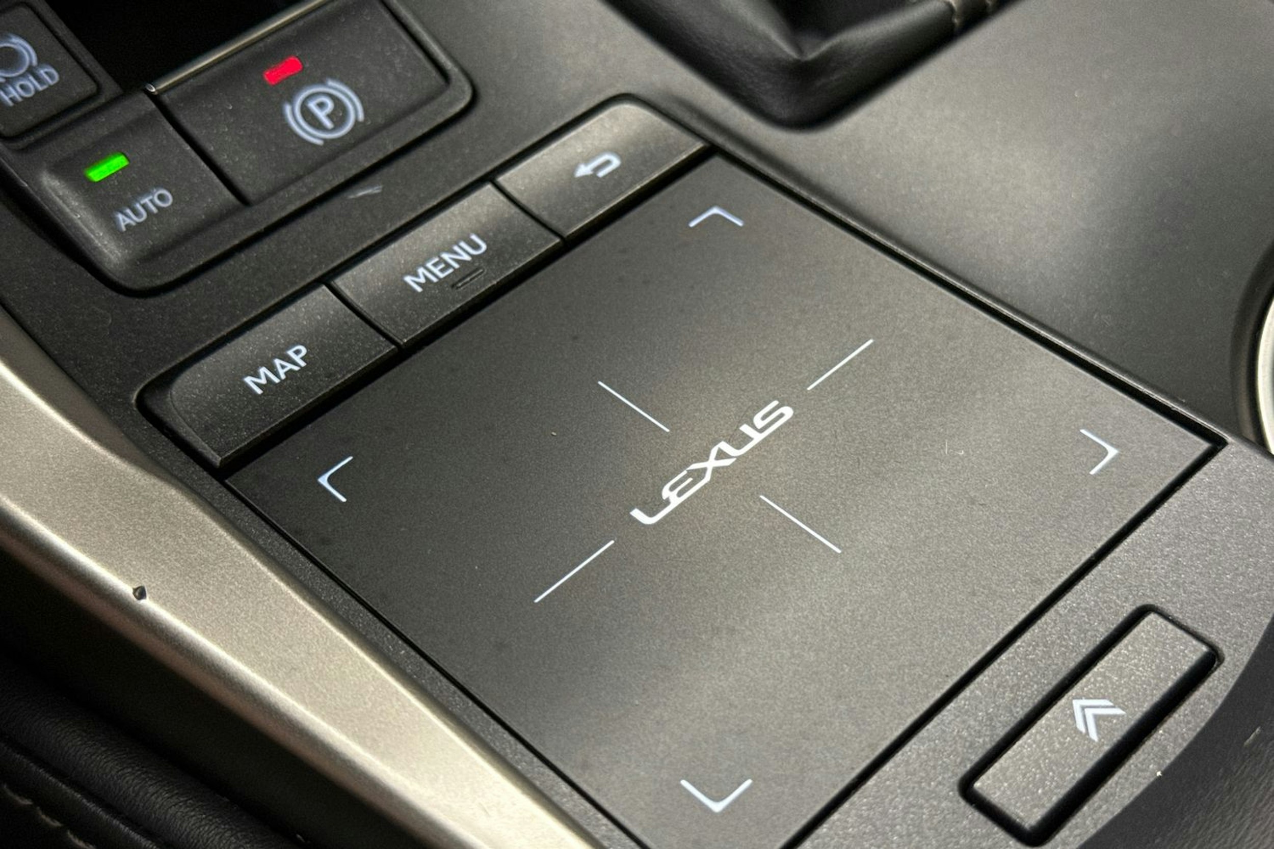 harmaa Lexus NX 2017 kuva 19.