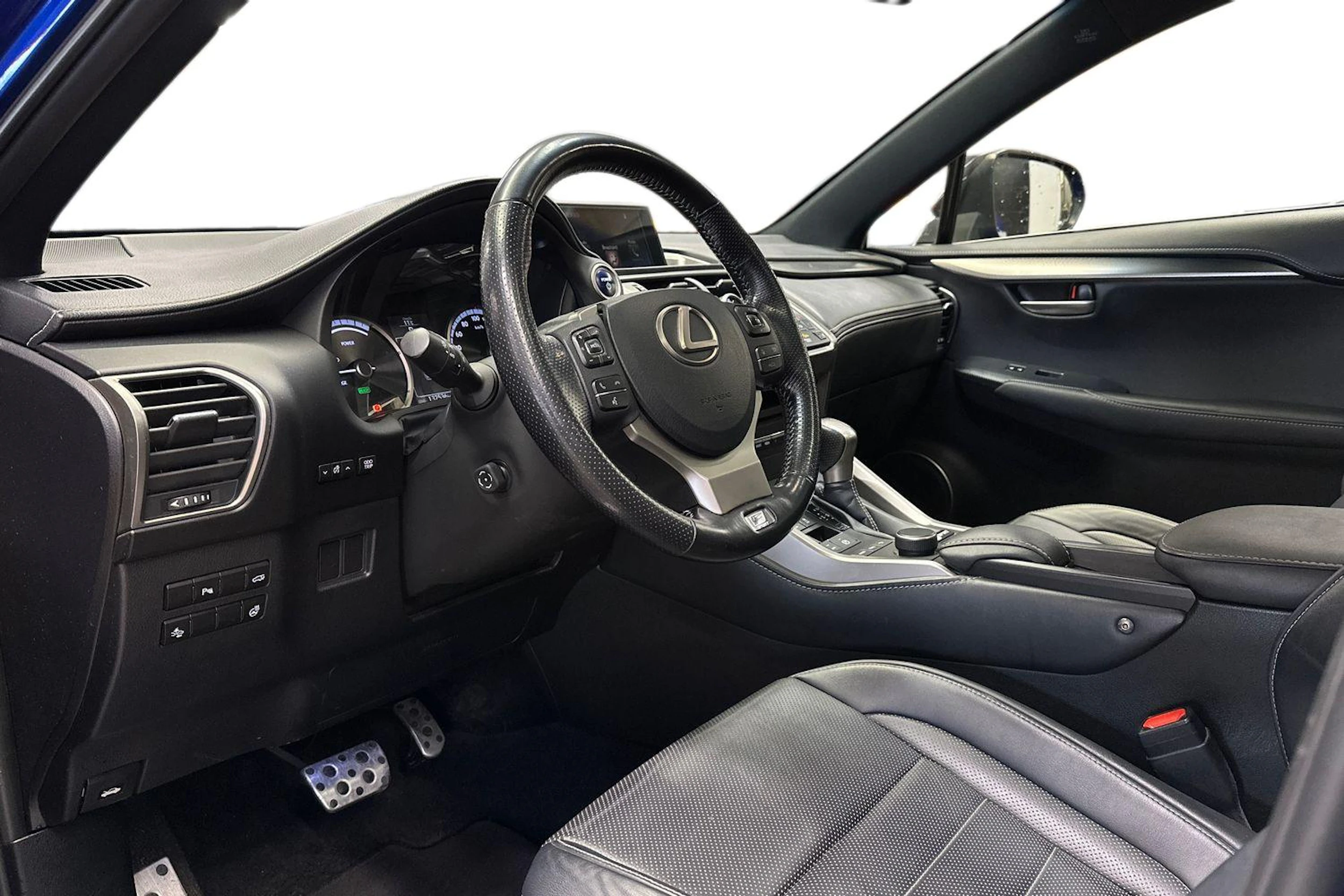 Sininen Lexus NX 2017 kuva 8.