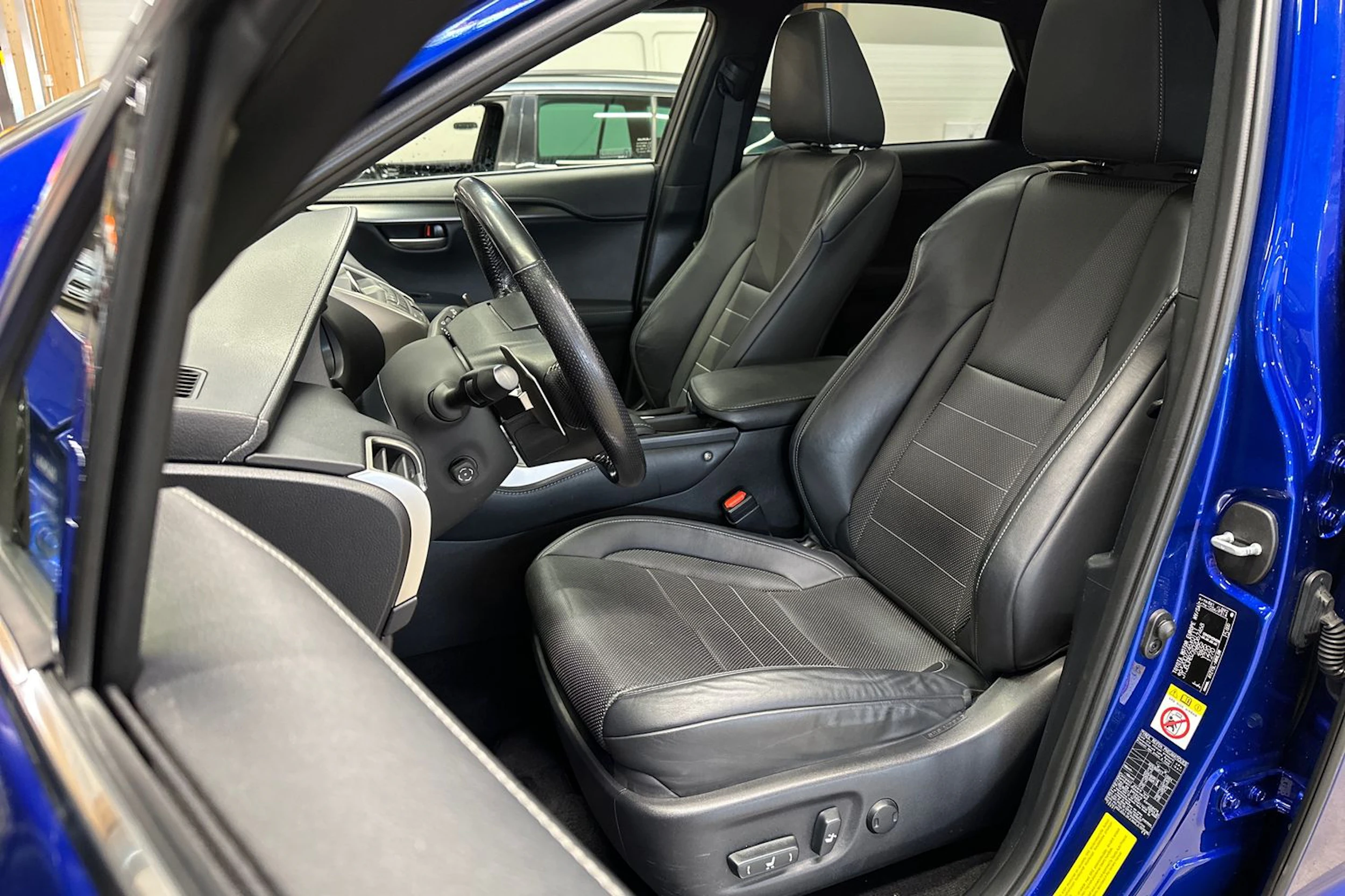 Sininen Lexus NX 2017 kuva 17.