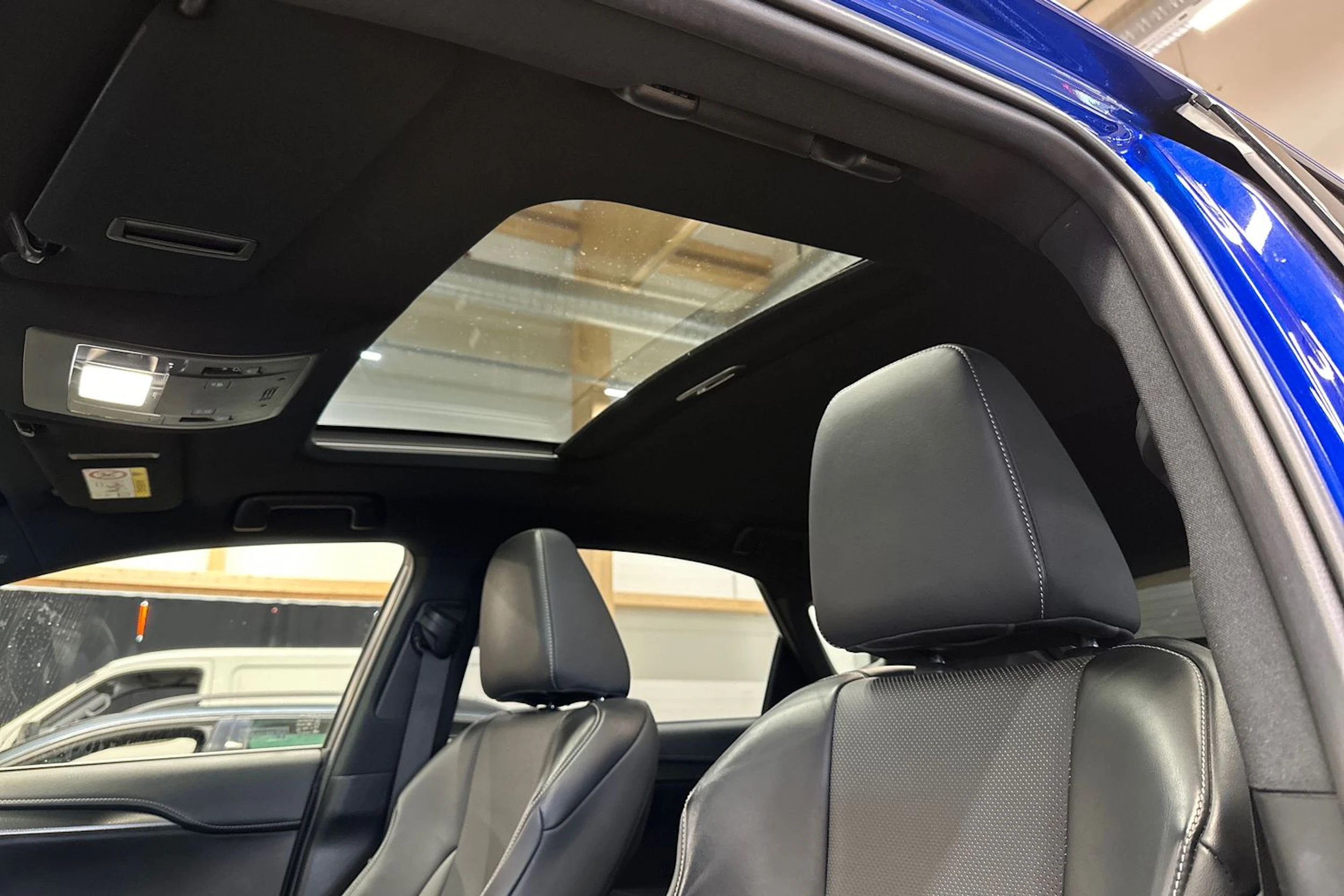 Sininen Lexus NX 2017 kuva 18.