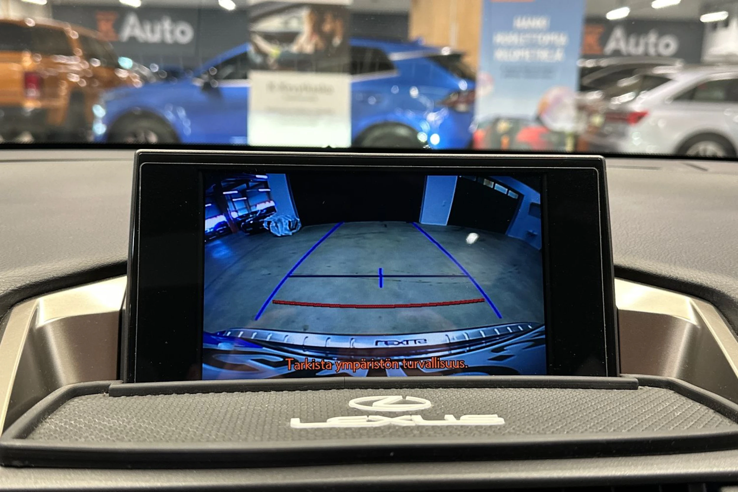 Sininen Lexus NX 2017 kuva 19.