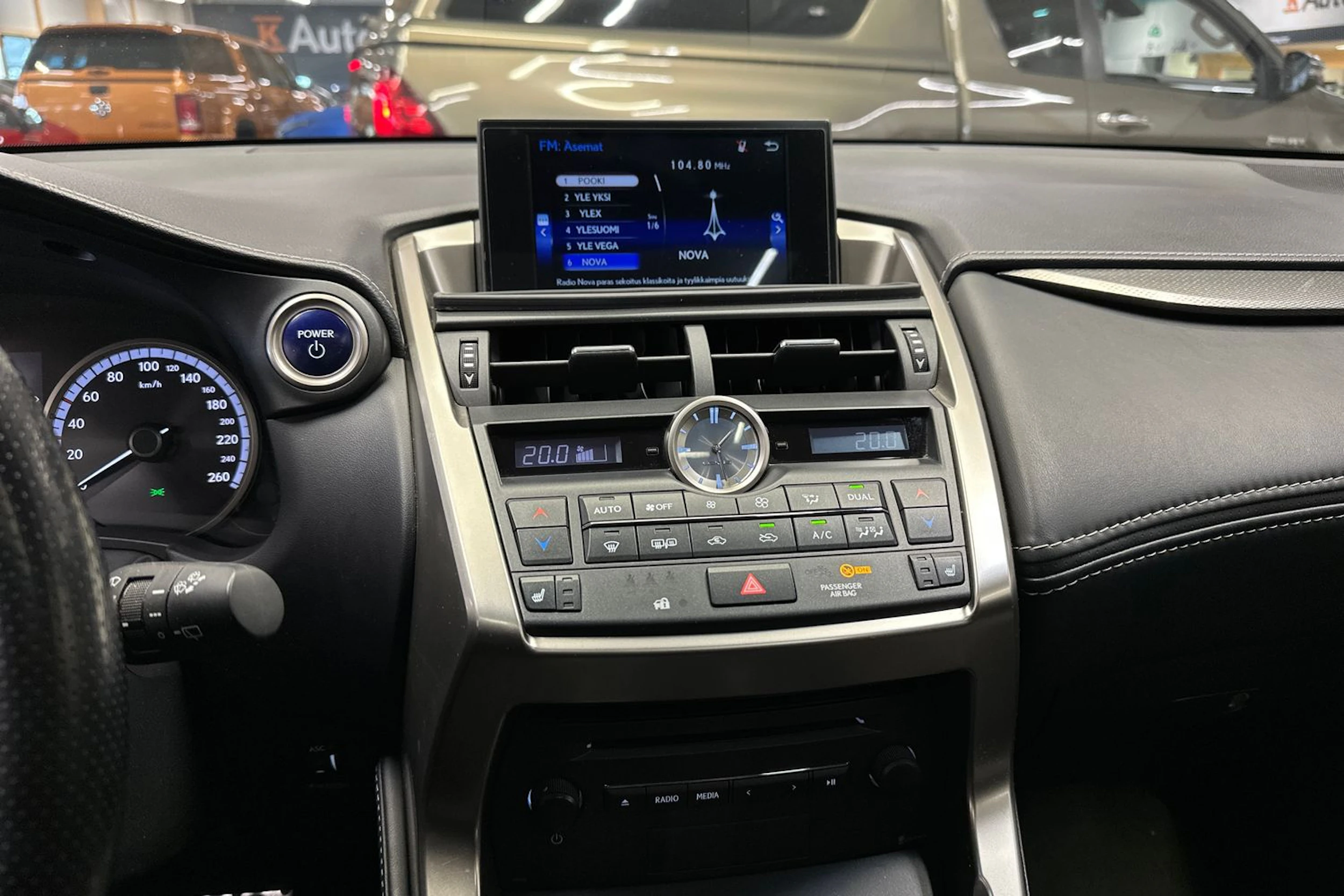 Sininen Lexus NX 2017 kuva 21.