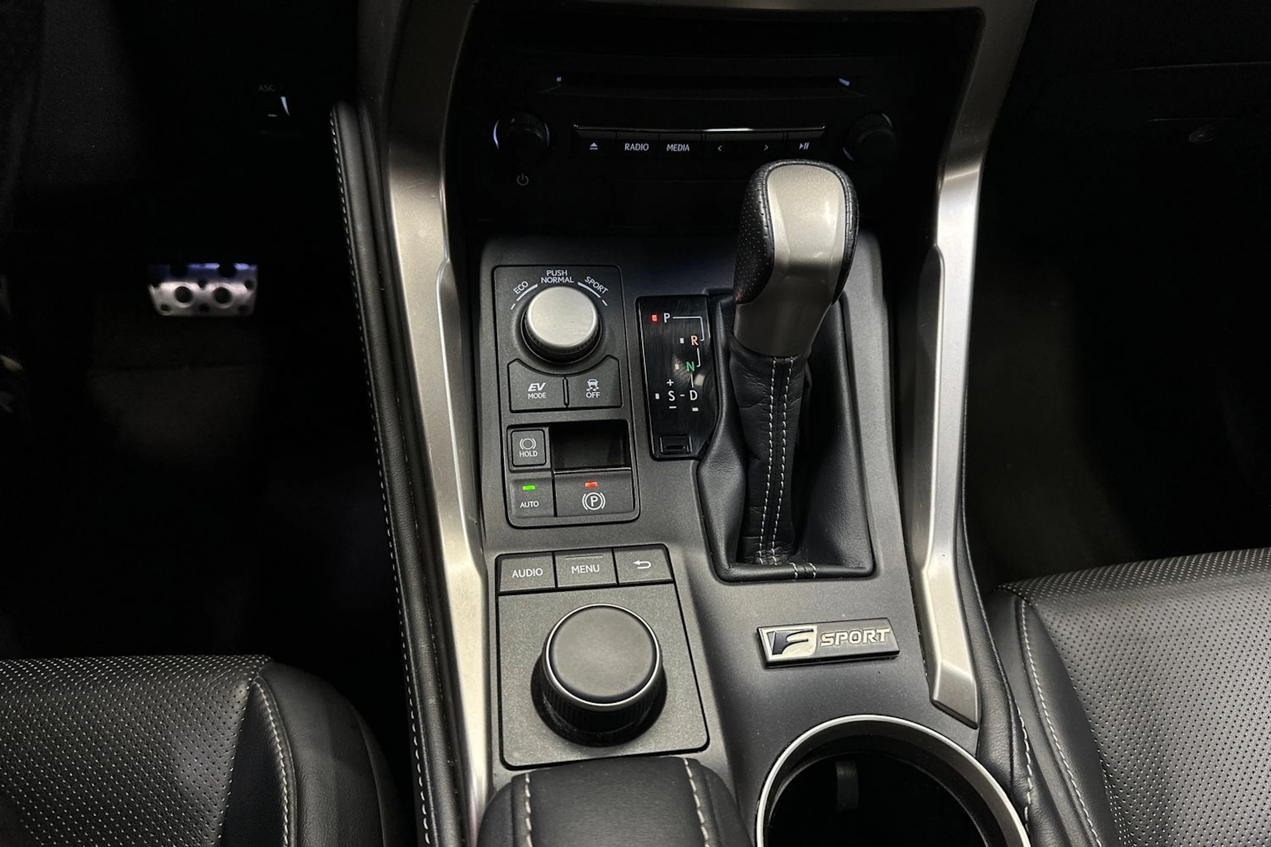 Sininen Lexus NX 2017 kuva 23.