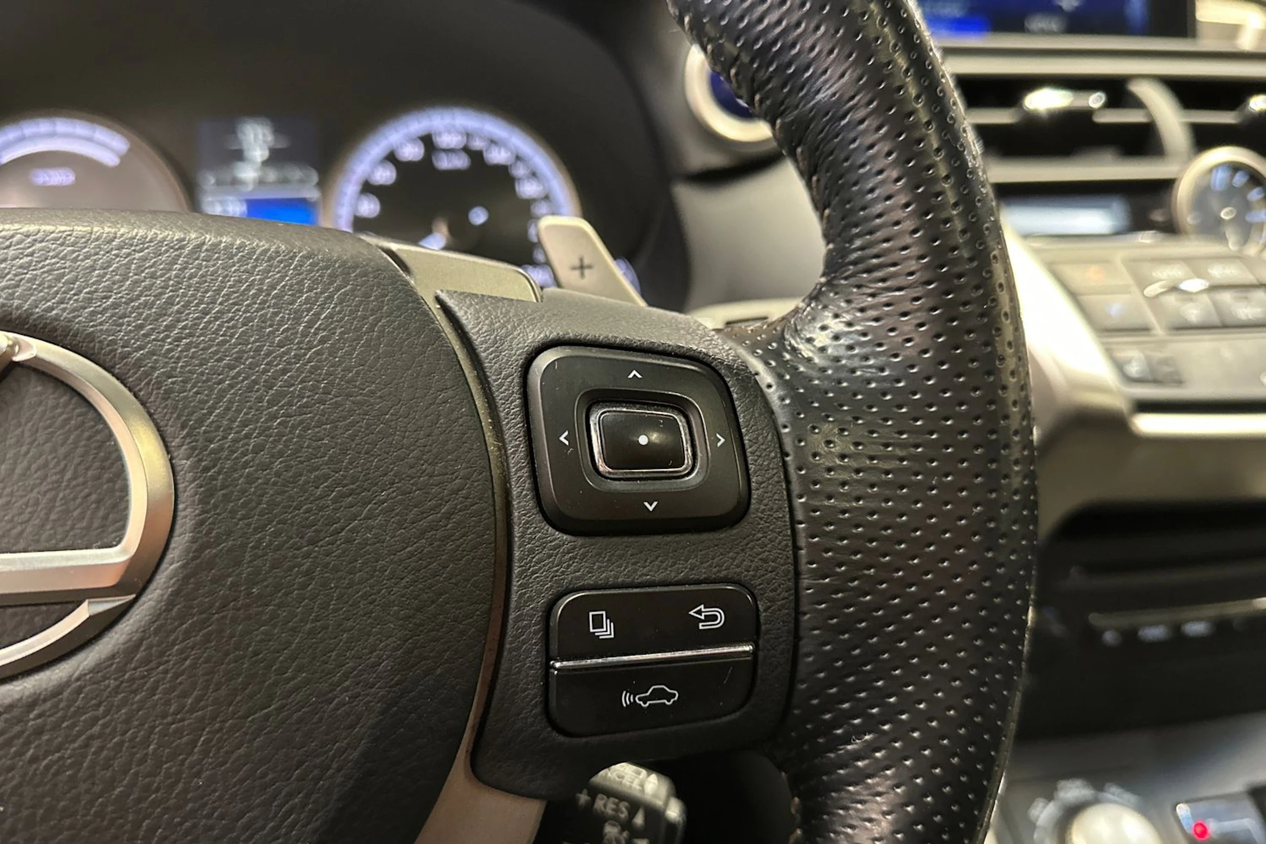 Sininen Lexus NX 2017 kuva 26.
