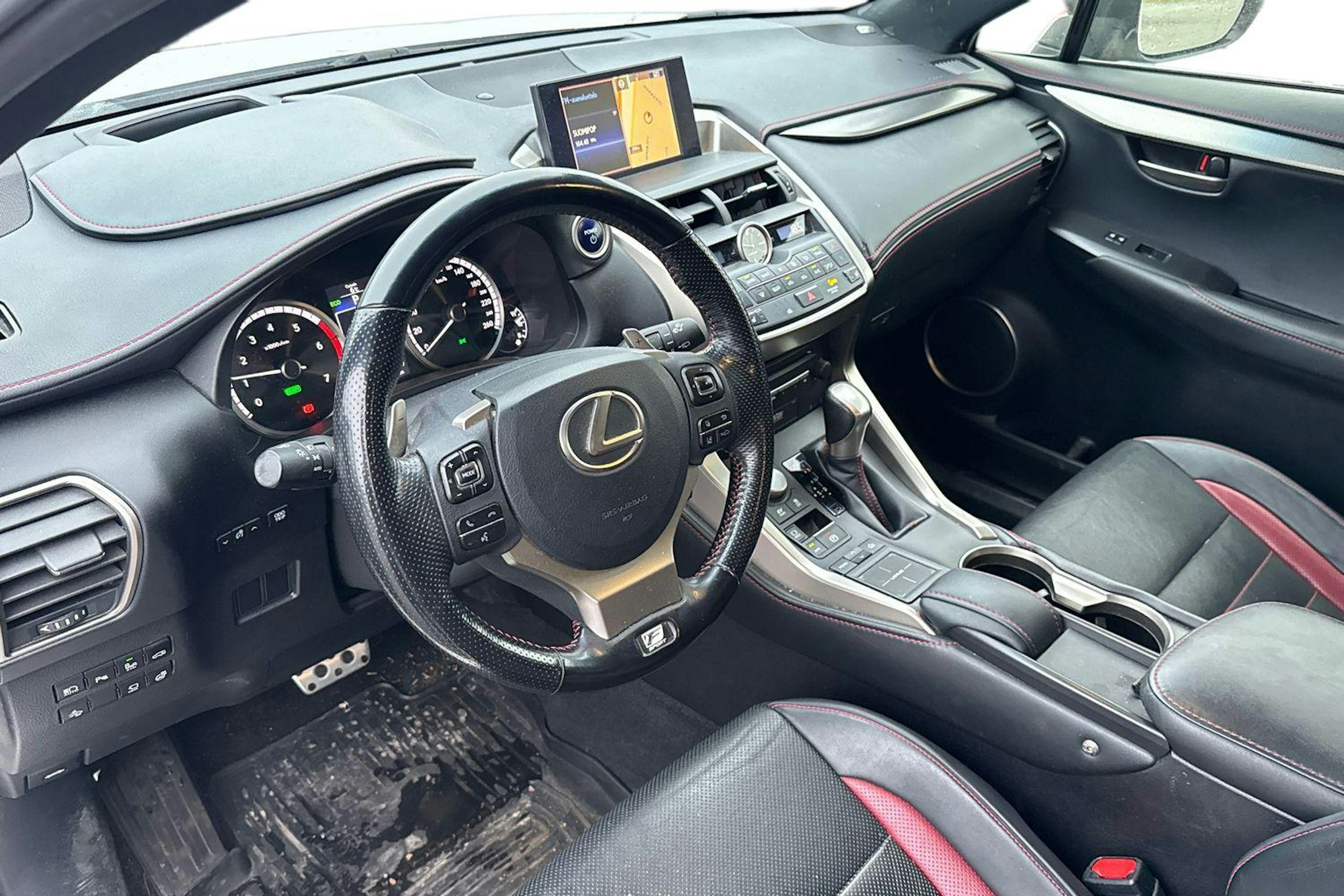 valkoinen Lexus NX 2017 kuva 3.