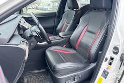 valkoinen Lexus NX 2017 kuva 4.