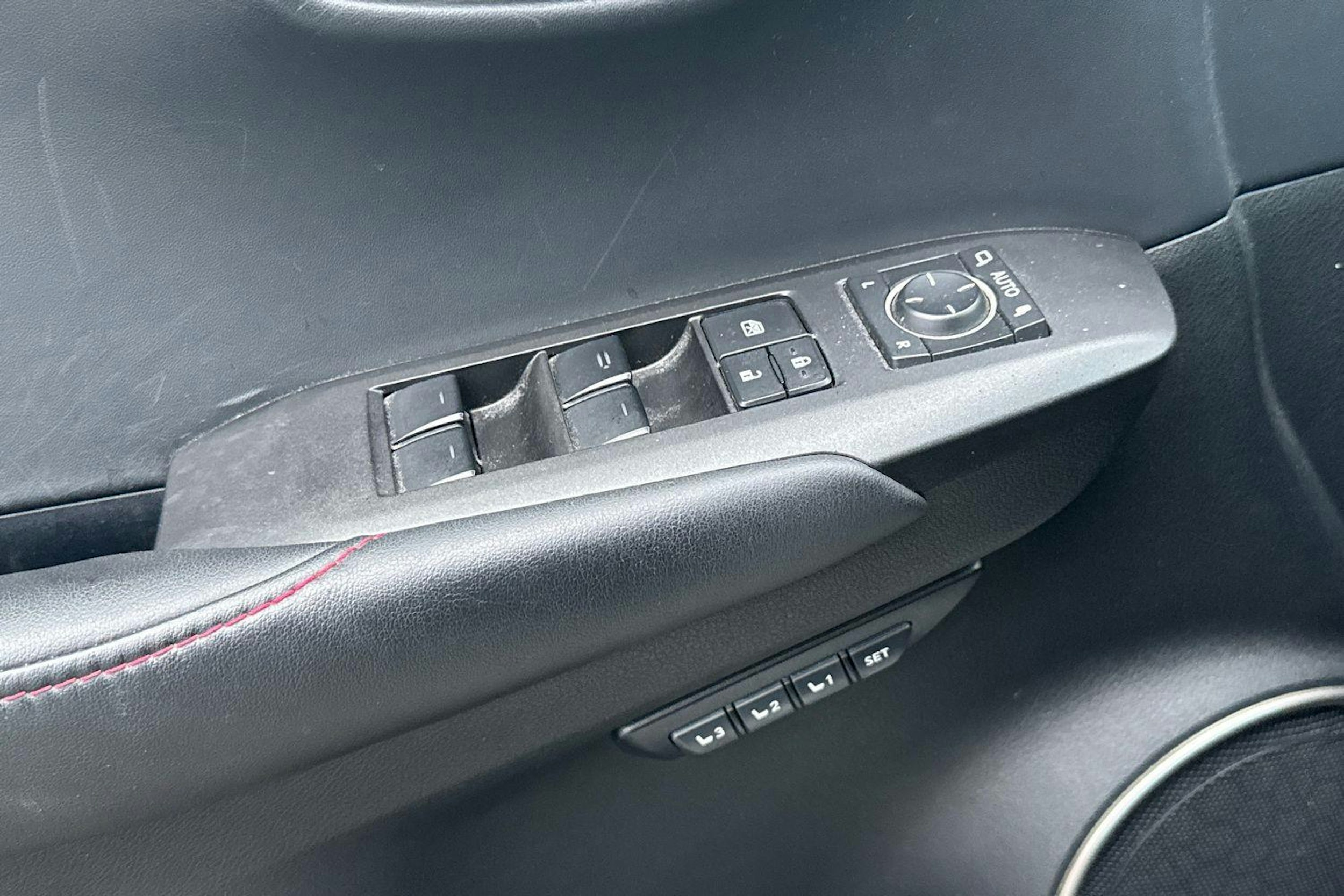 valkoinen Lexus NX 2017 kuva 5.