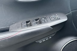 valkoinen Lexus NX 2017 kuva 5.