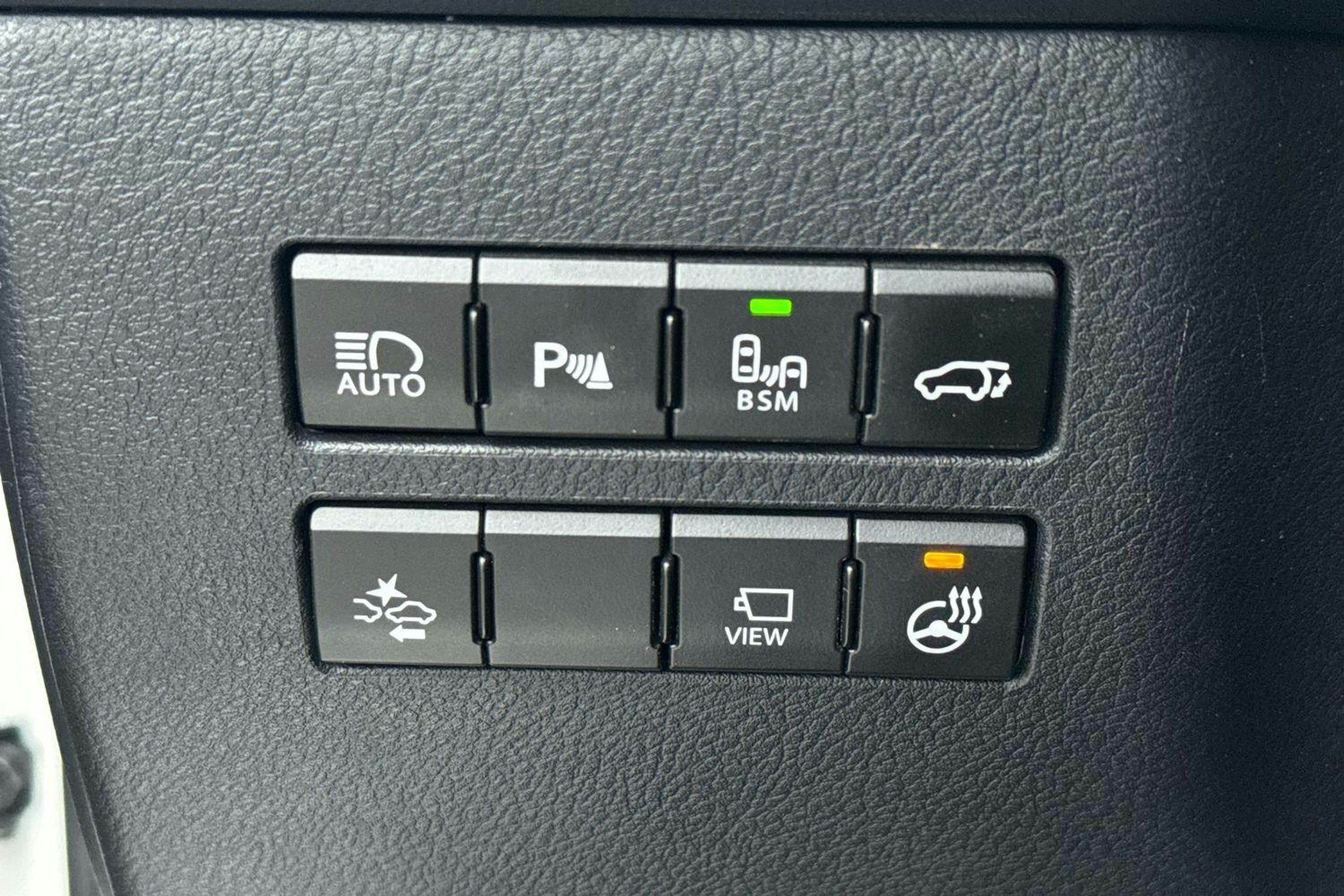 valkoinen Lexus NX 2017 kuva 6.