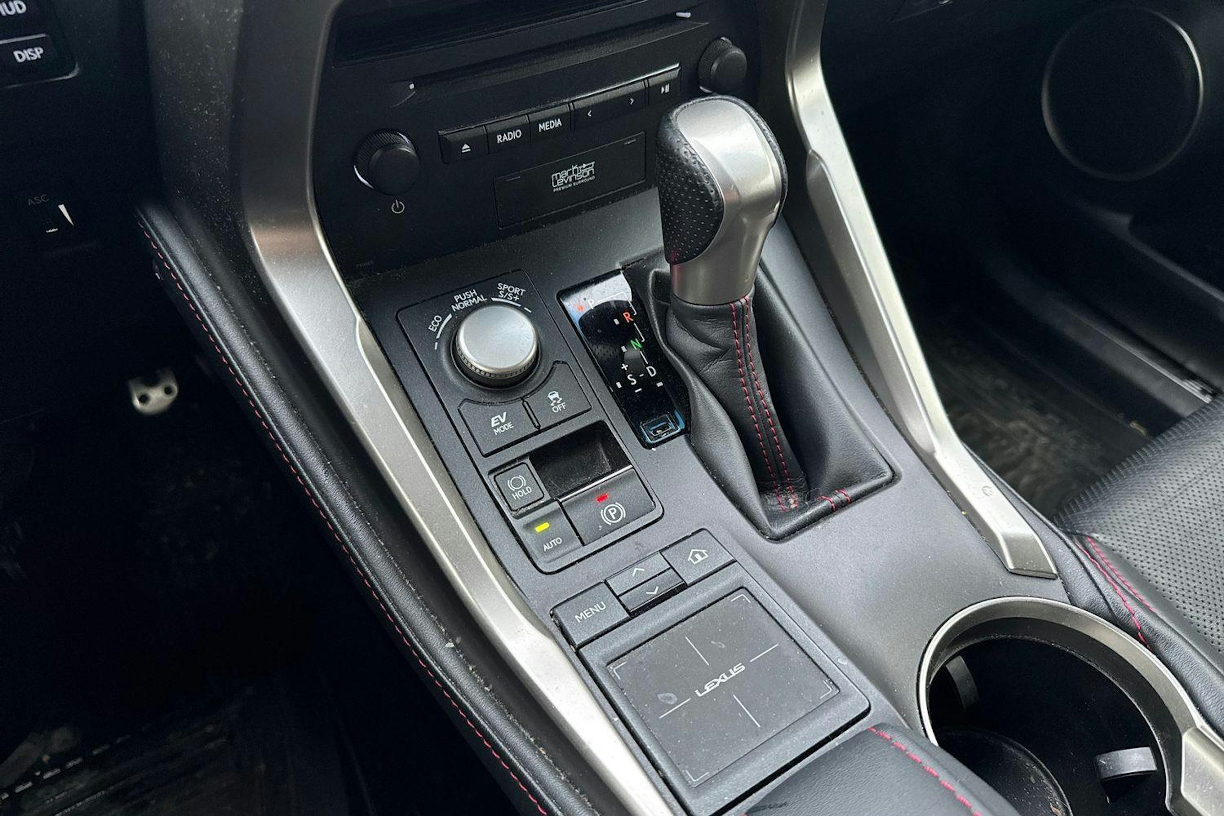 valkoinen Lexus NX 2017 kuva 10.