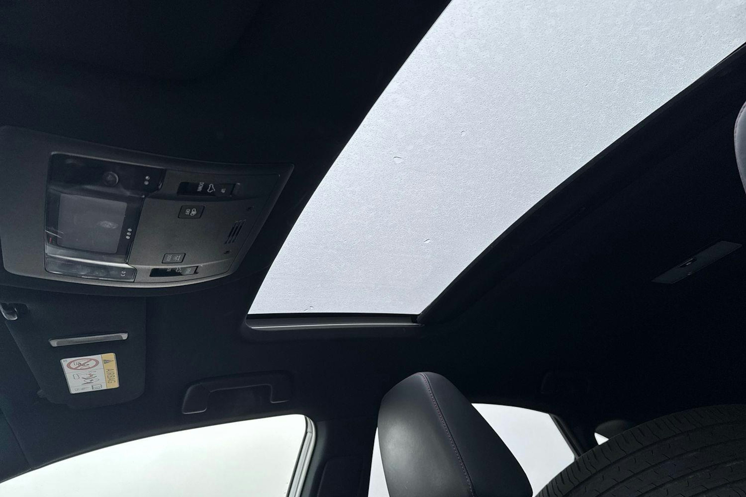 valkoinen Lexus NX 2017 kuva 12.