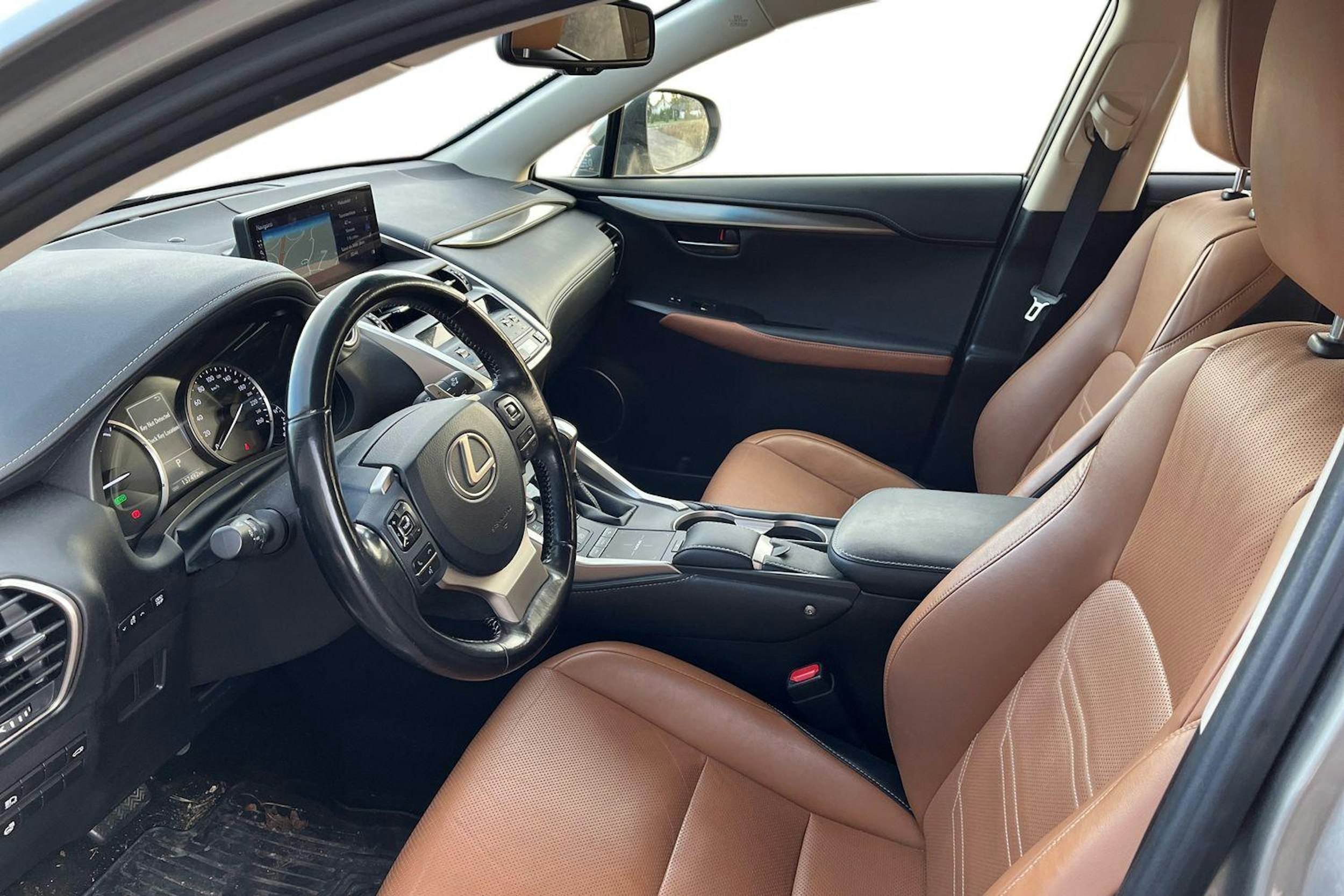 hopea Lexus NX 2018 kuva 3.