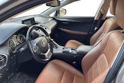 hopea Lexus NX 2018 kuva 3.