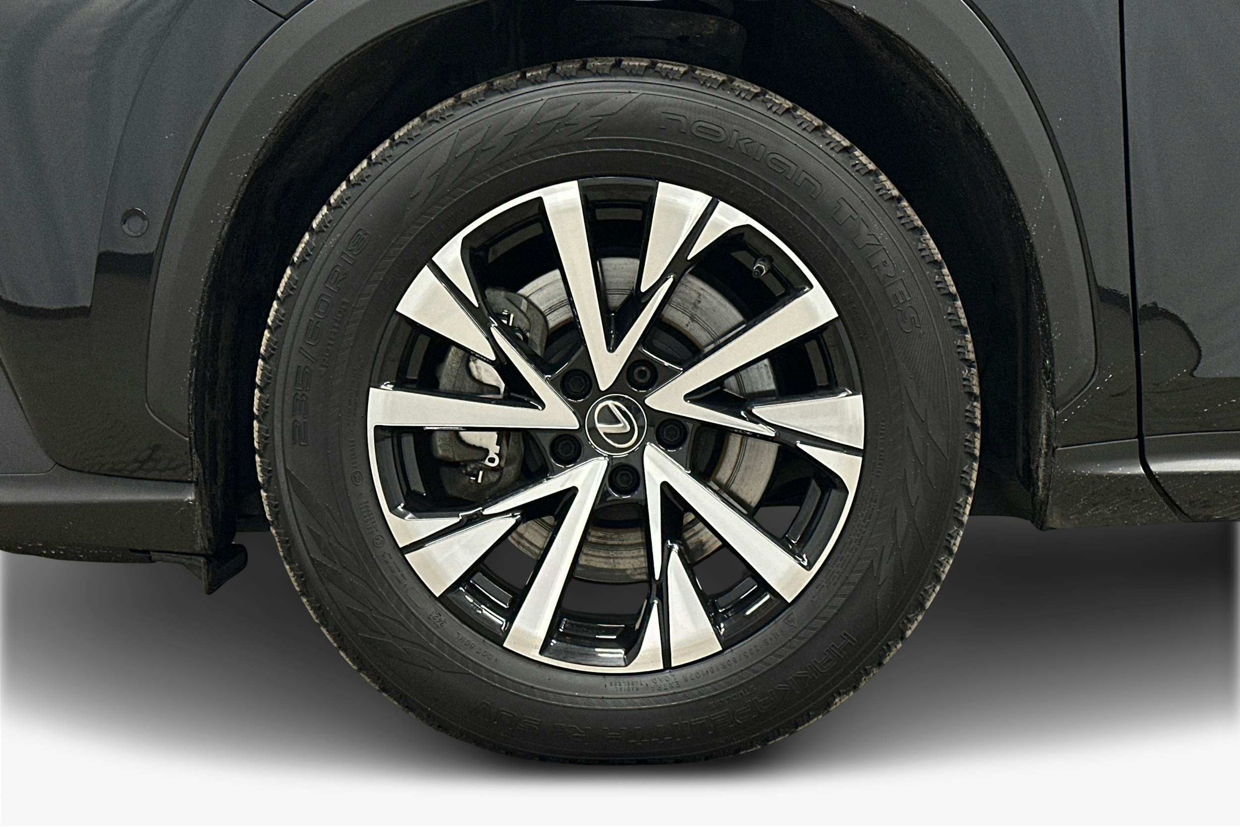 musta Lexus NX 2022 kuva 11.