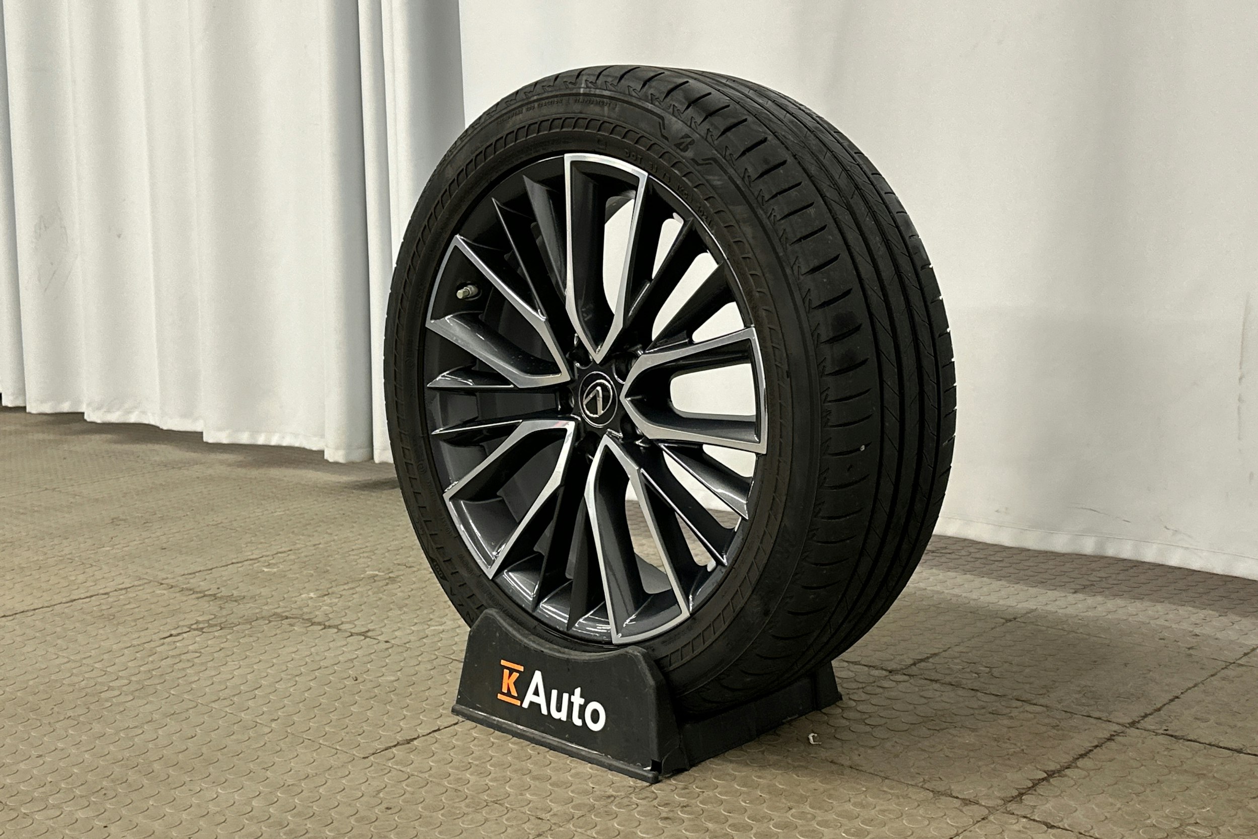 musta Lexus NX 2022 kuva 13.