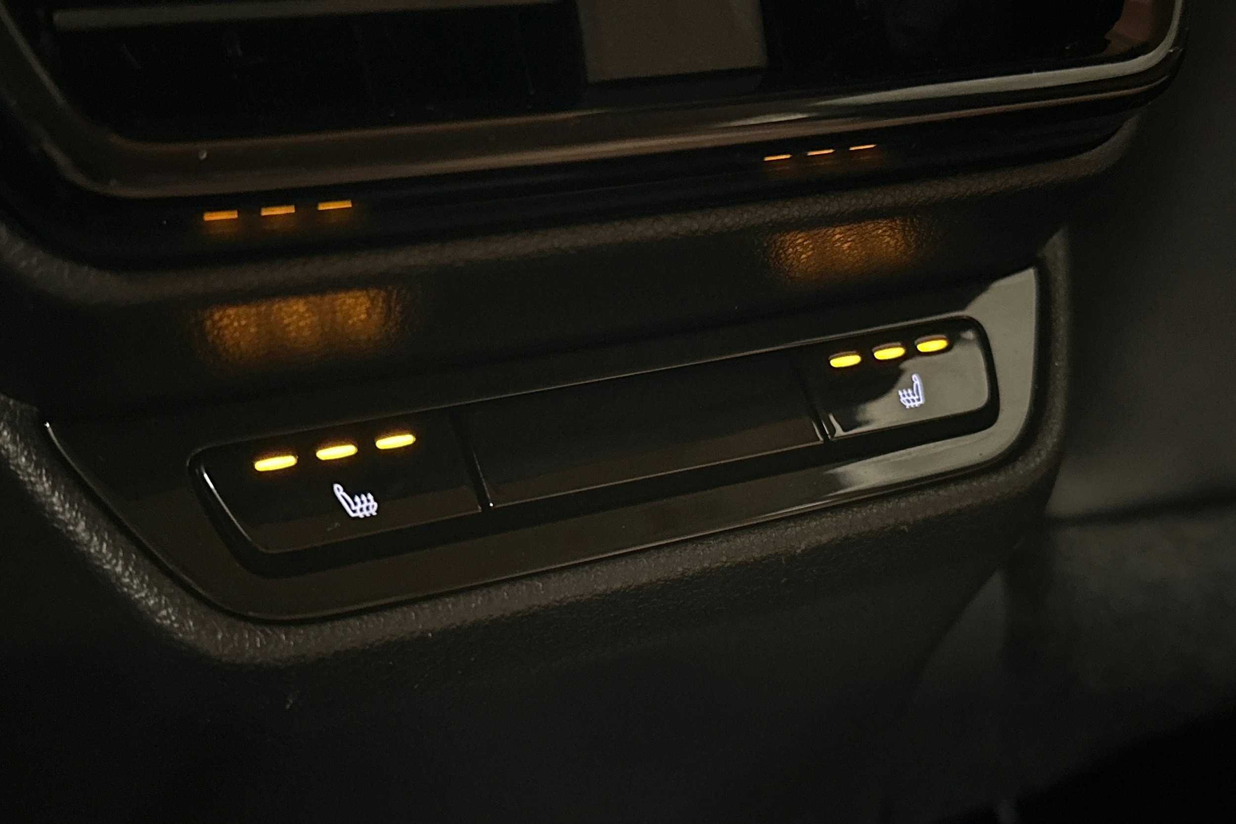 musta Lexus NX 2022 kuva 16.