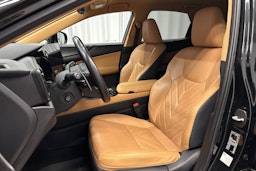 musta Lexus NX 2022 kuva 17.