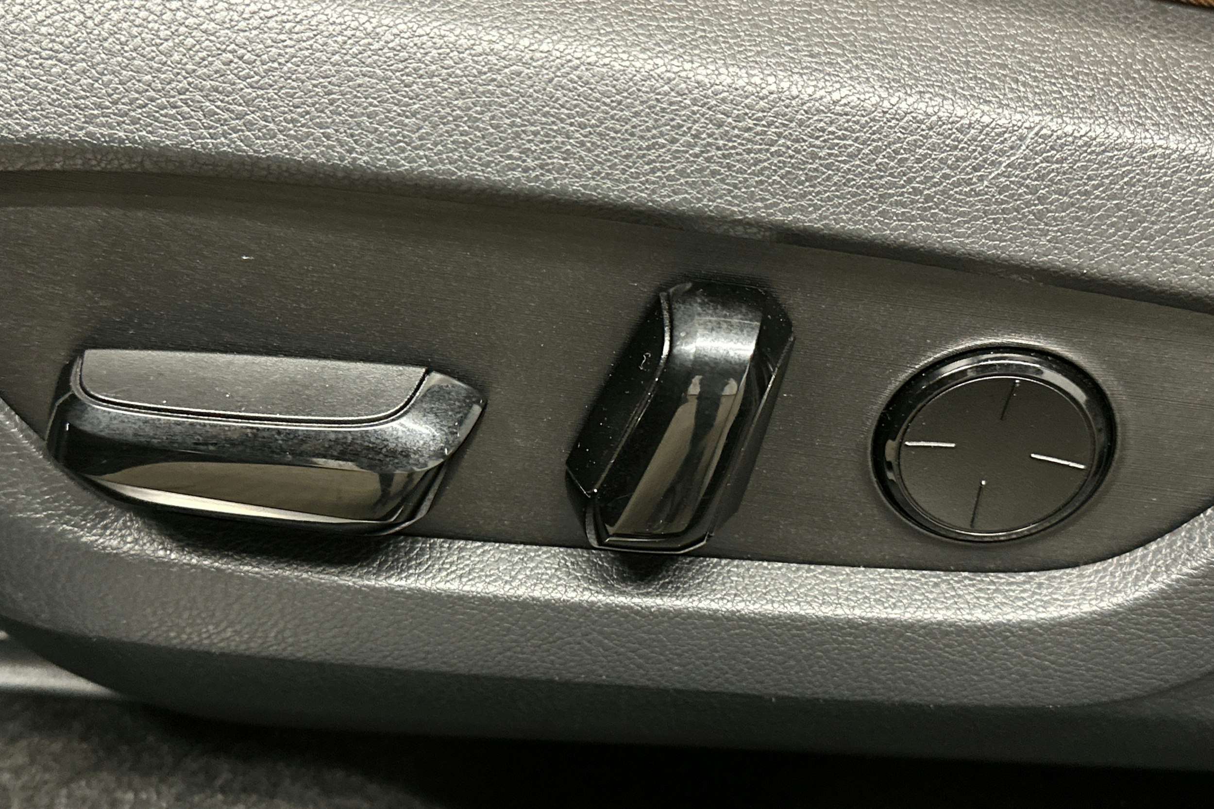 musta Lexus NX 2022 kuva 18.