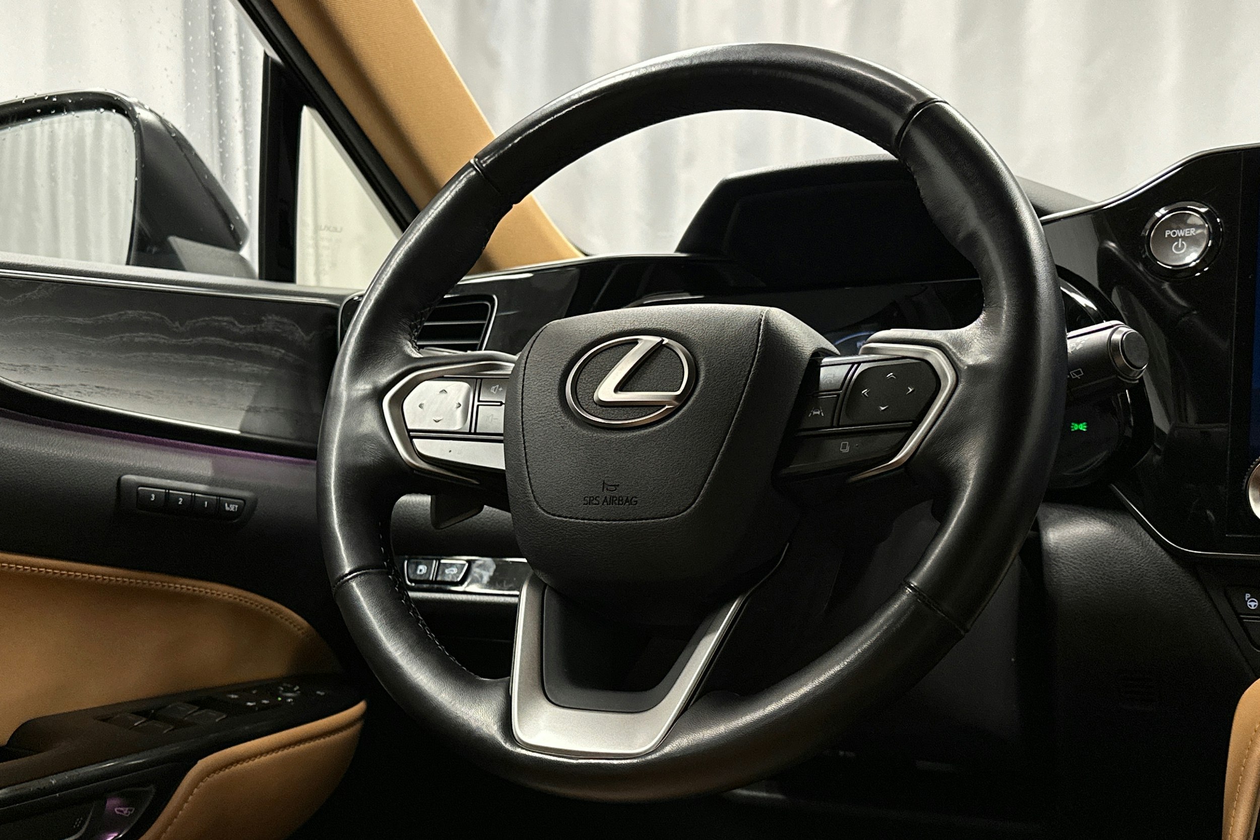 musta Lexus NX 2022 kuva 21.