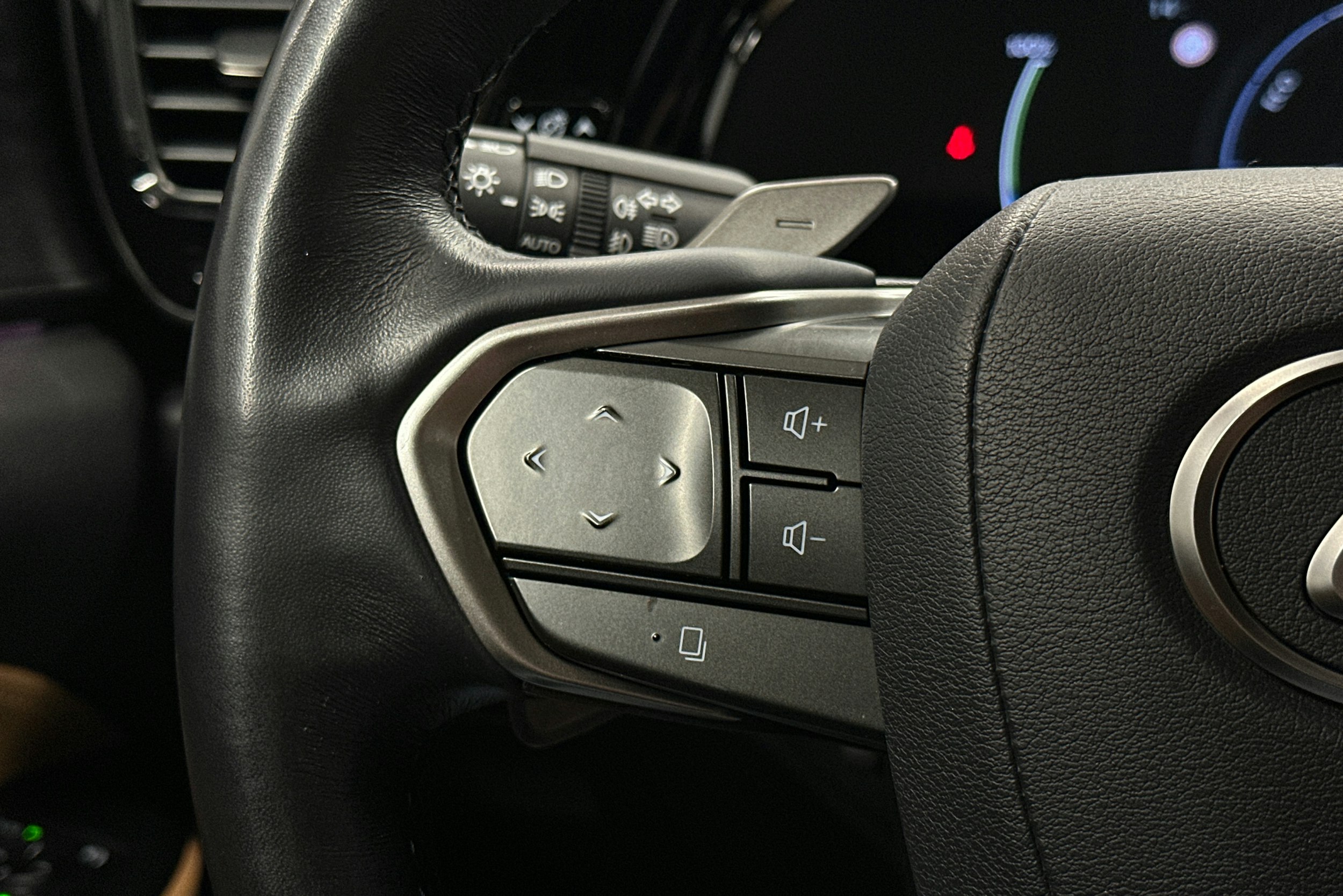 musta Lexus NX 2022 kuva 22.