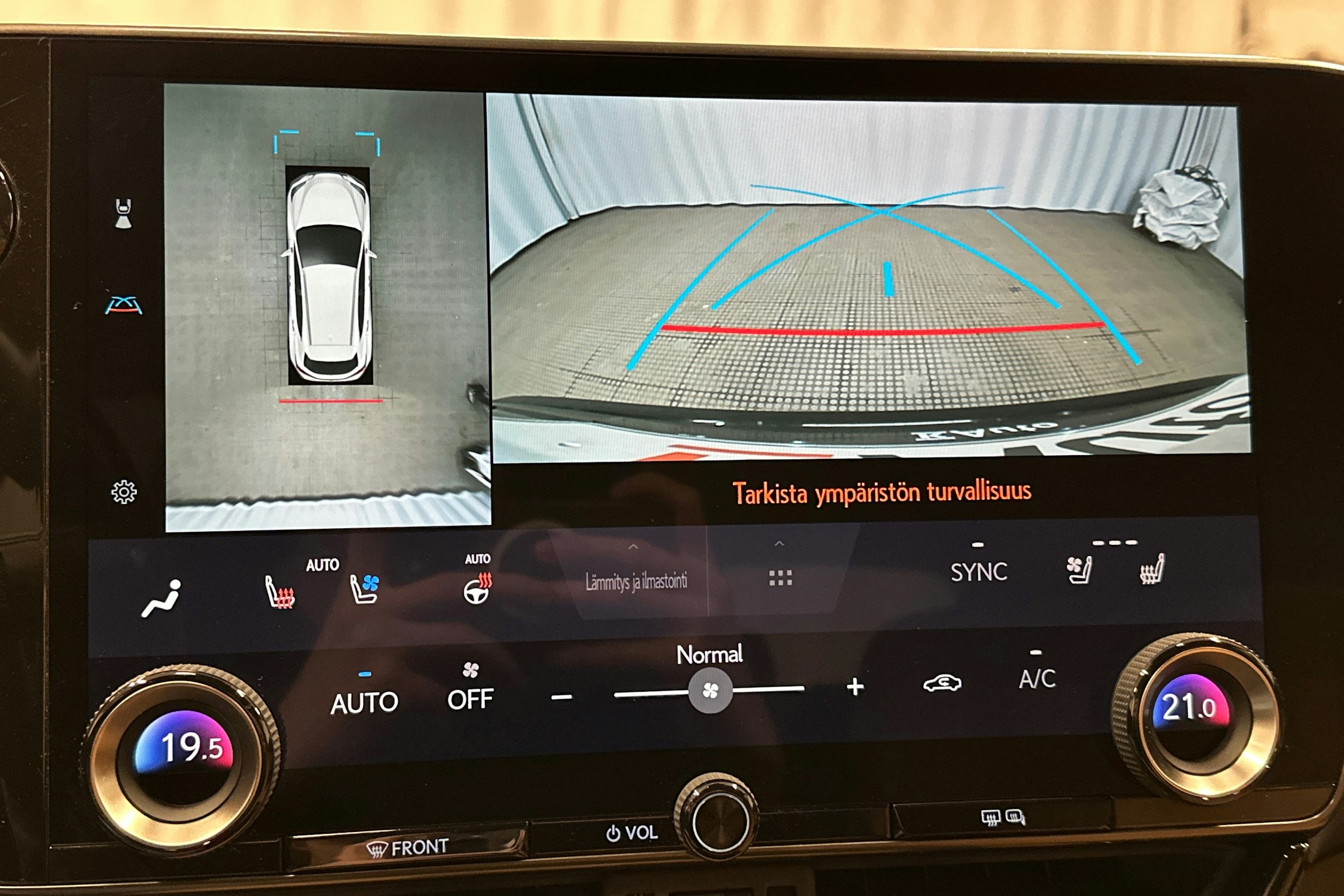 musta Lexus NX 2022 kuva 30.