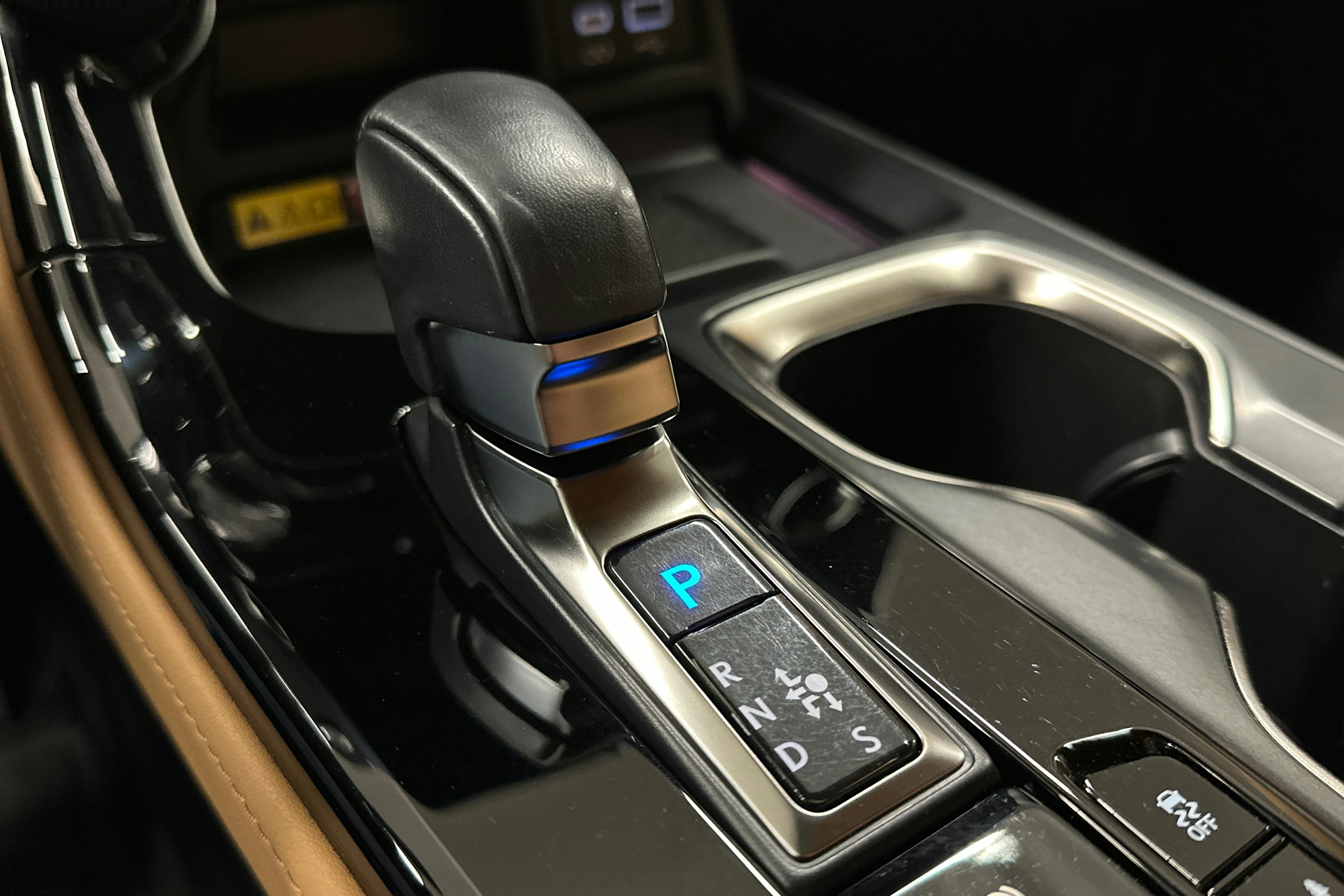 musta Lexus NX 2022 kuva 32.