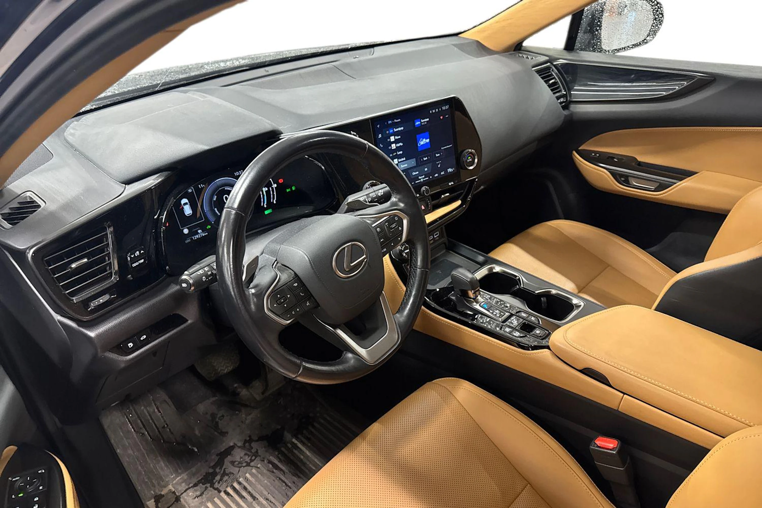 musta Lexus NX 2022 kuva 3.
