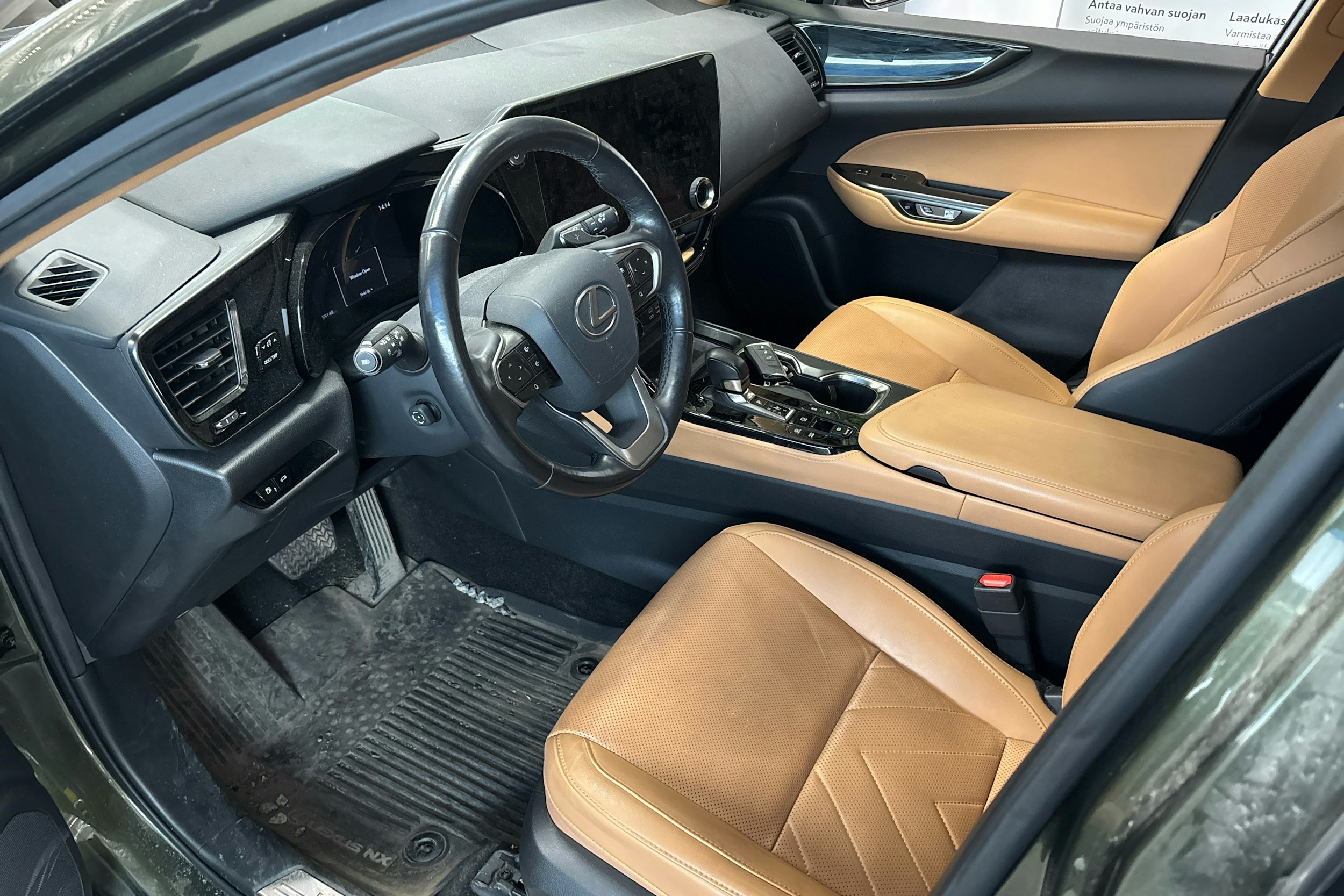 Musta Lexus NX 2022 kuva 3.