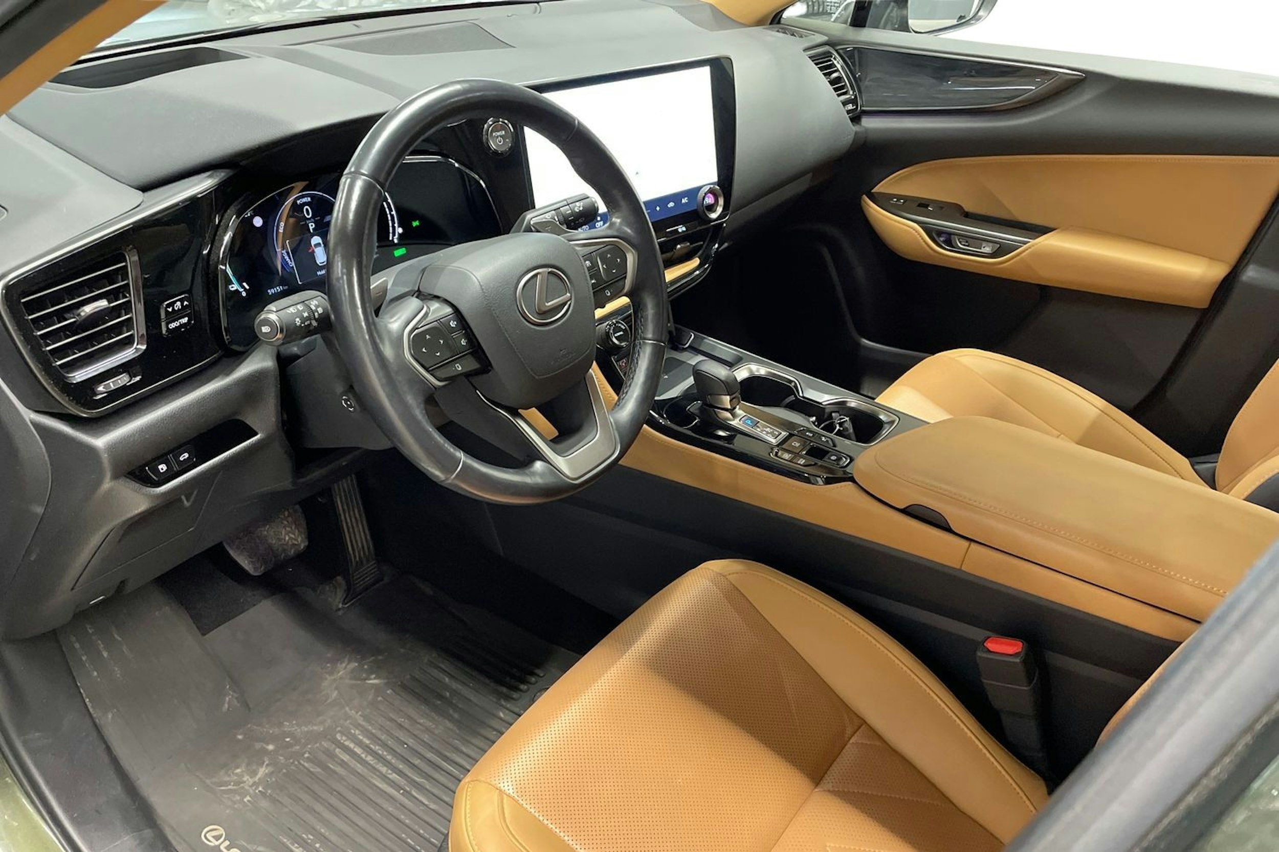 Musta Lexus NX 2022 kuva 7.