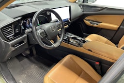 Musta Lexus NX 2022 kuva 7.