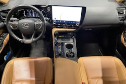 Musta Lexus NX 2022 kuva 9.