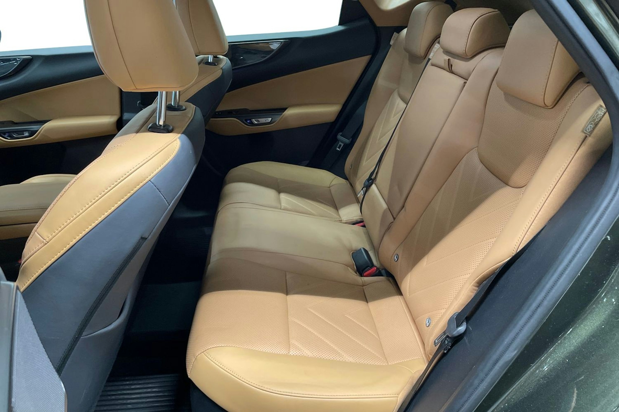 Musta Lexus NX 2022 kuva 10.