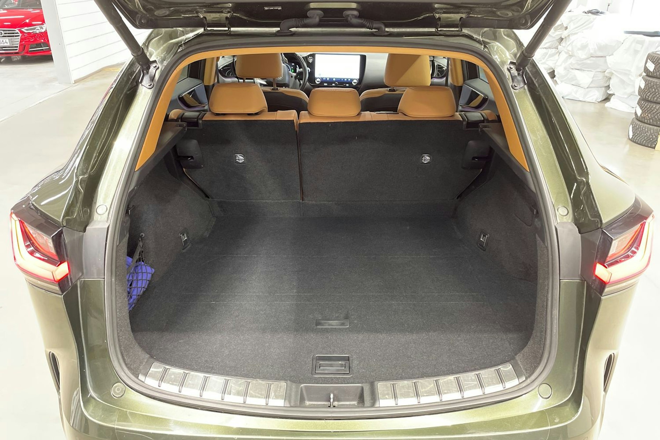 Musta Lexus NX 2022 kuva 15.