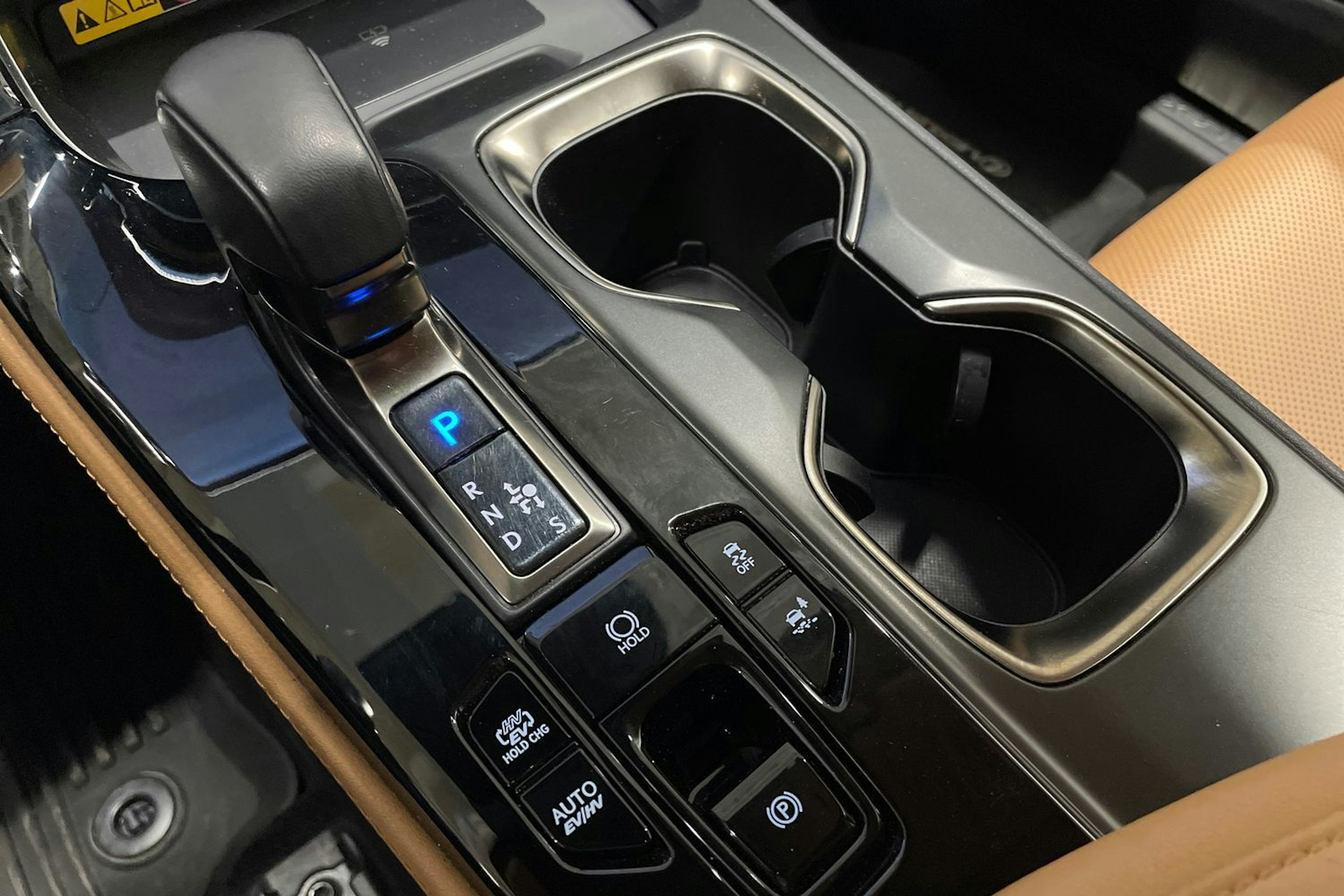Musta Lexus NX 2022 kuva 19.