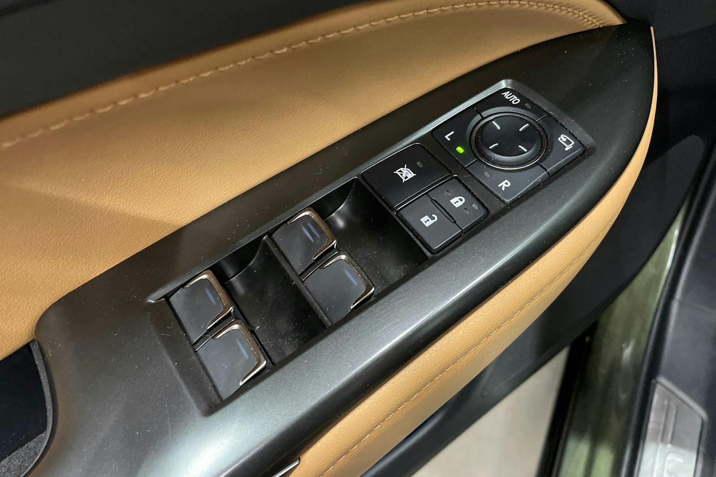 Musta Lexus NX 2022 kuva 23.