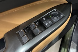 Musta Lexus NX 2022 kuva 23.