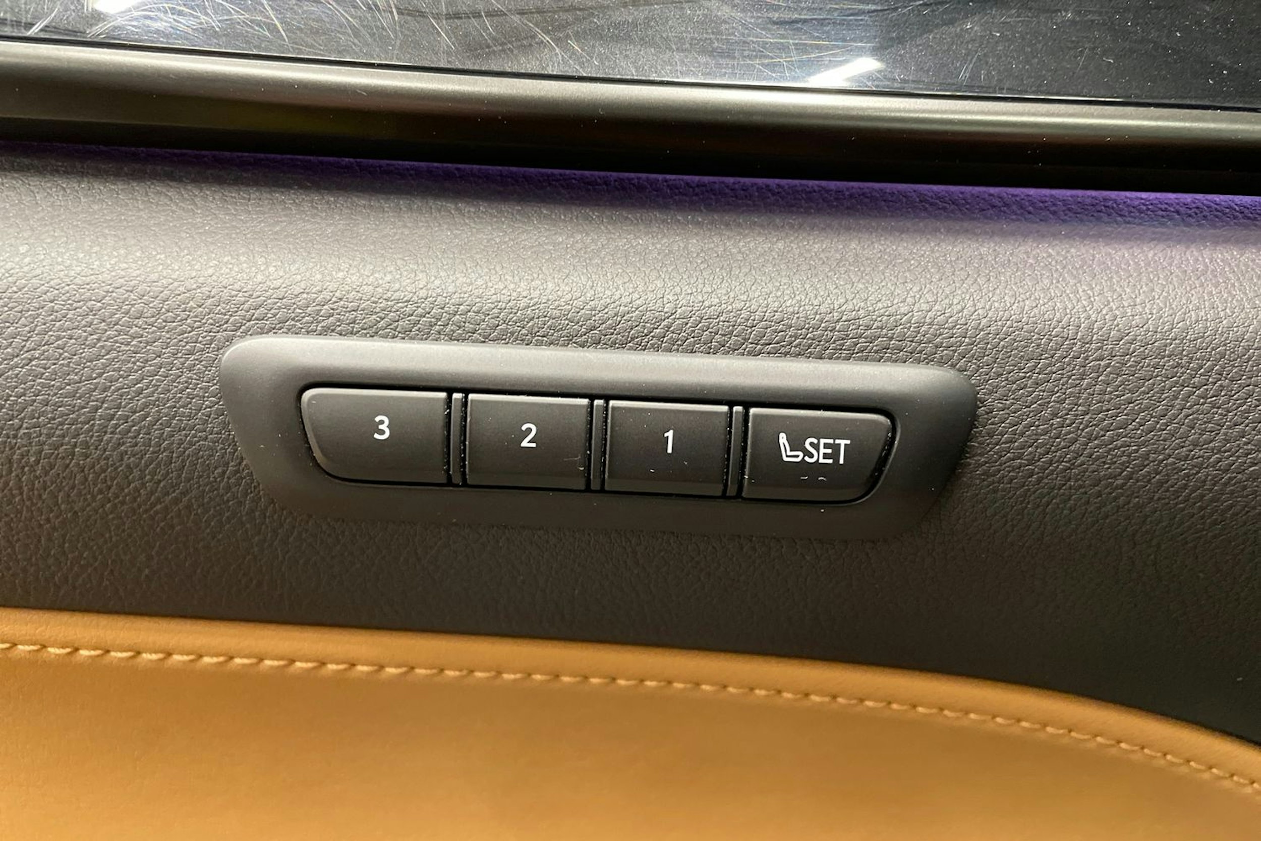 Musta Lexus NX 2022 kuva 24.