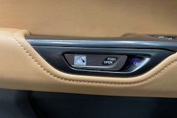 Musta Lexus NX 2022 kuva 25.