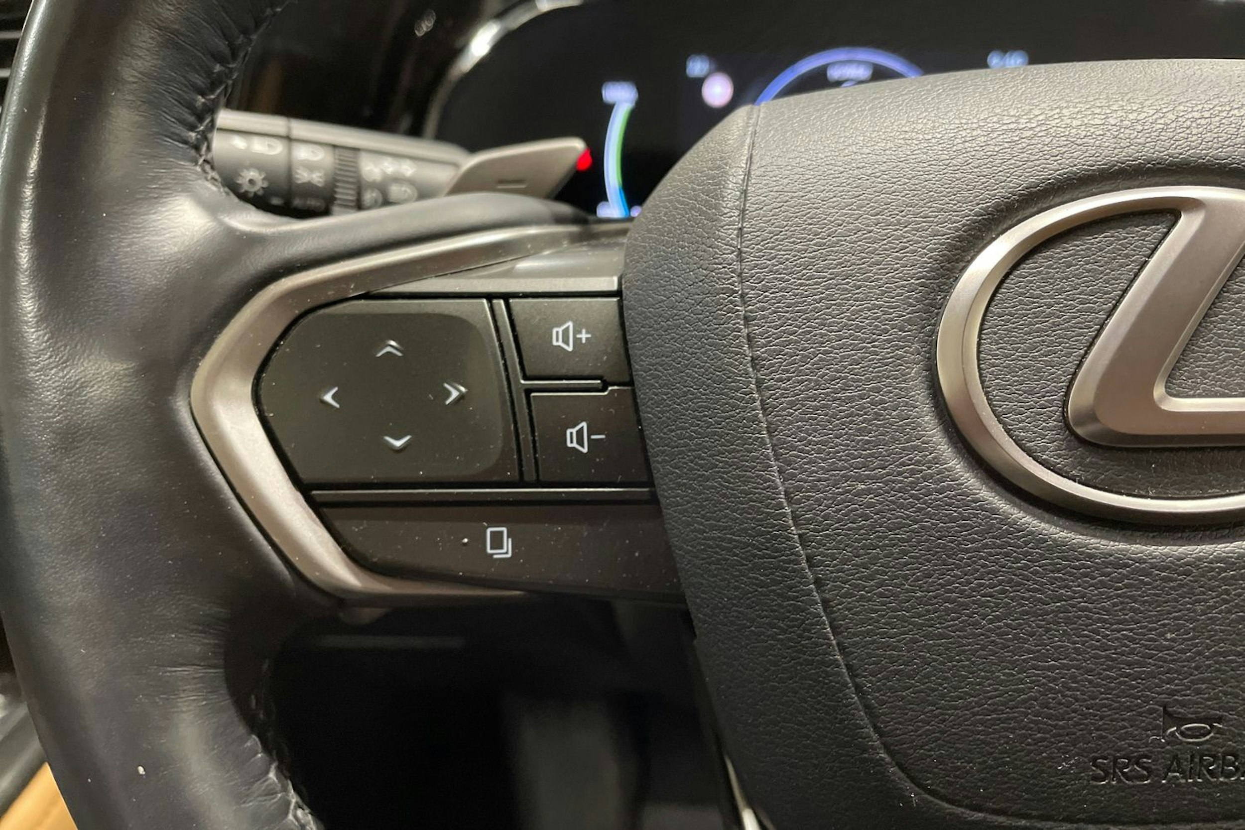 Musta Lexus NX 2022 kuva 27.