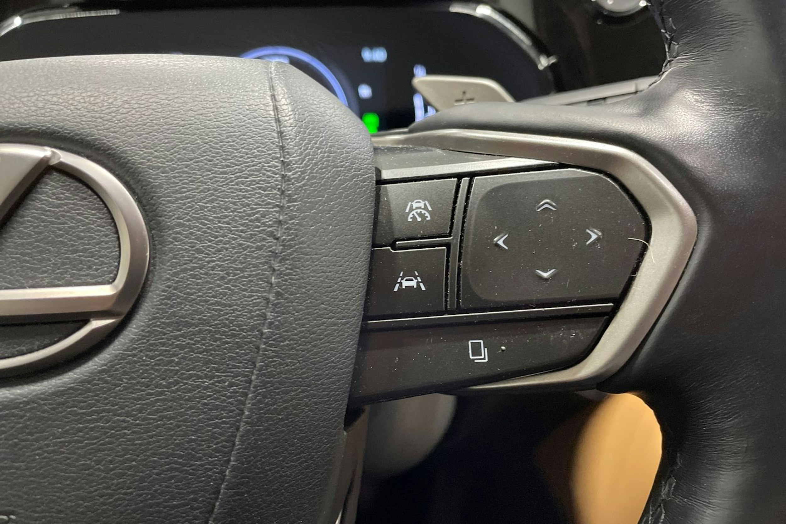 Musta Lexus NX 2022 kuva 28.
