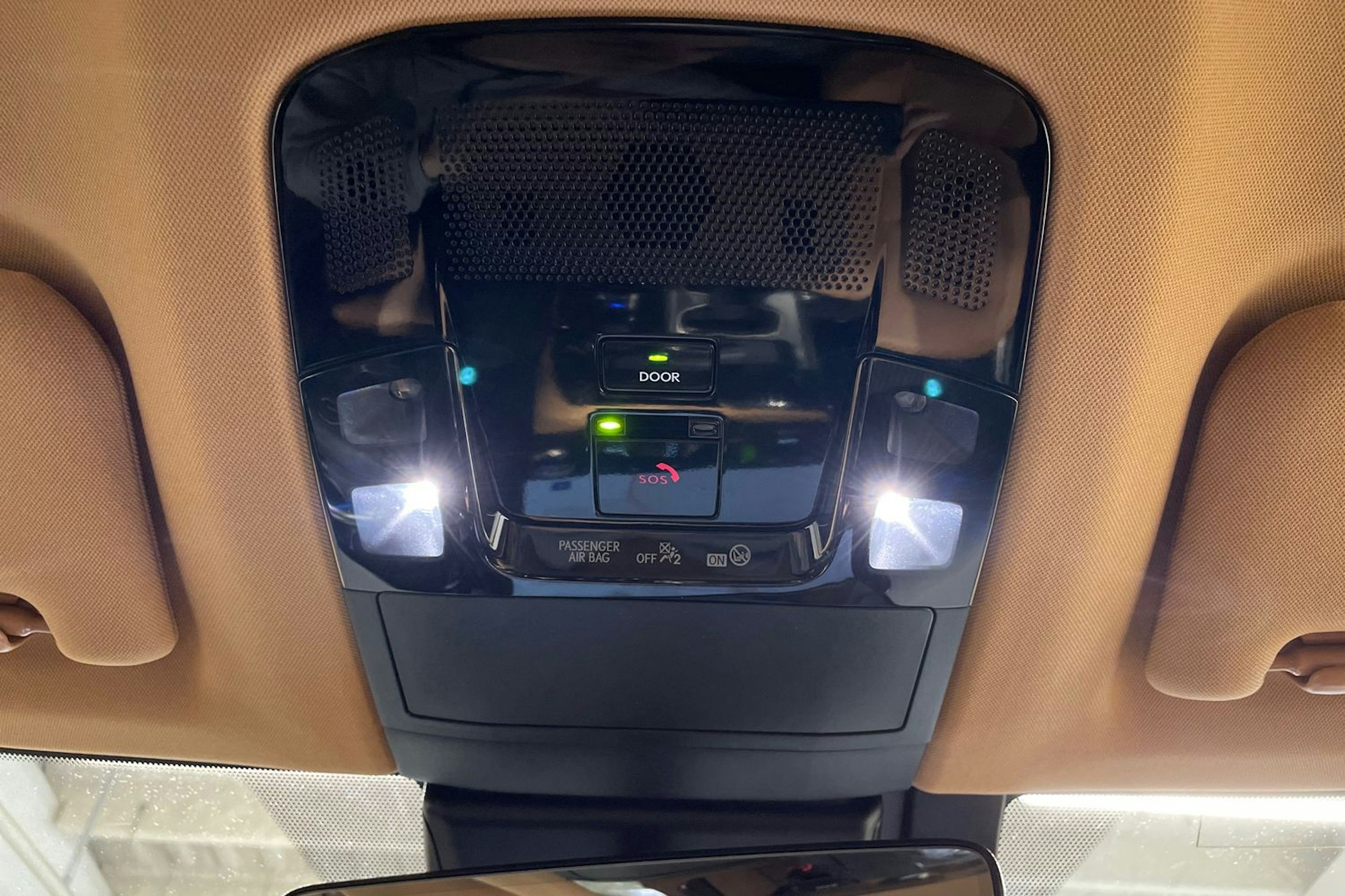 Musta Lexus NX 2022 kuva 31.
