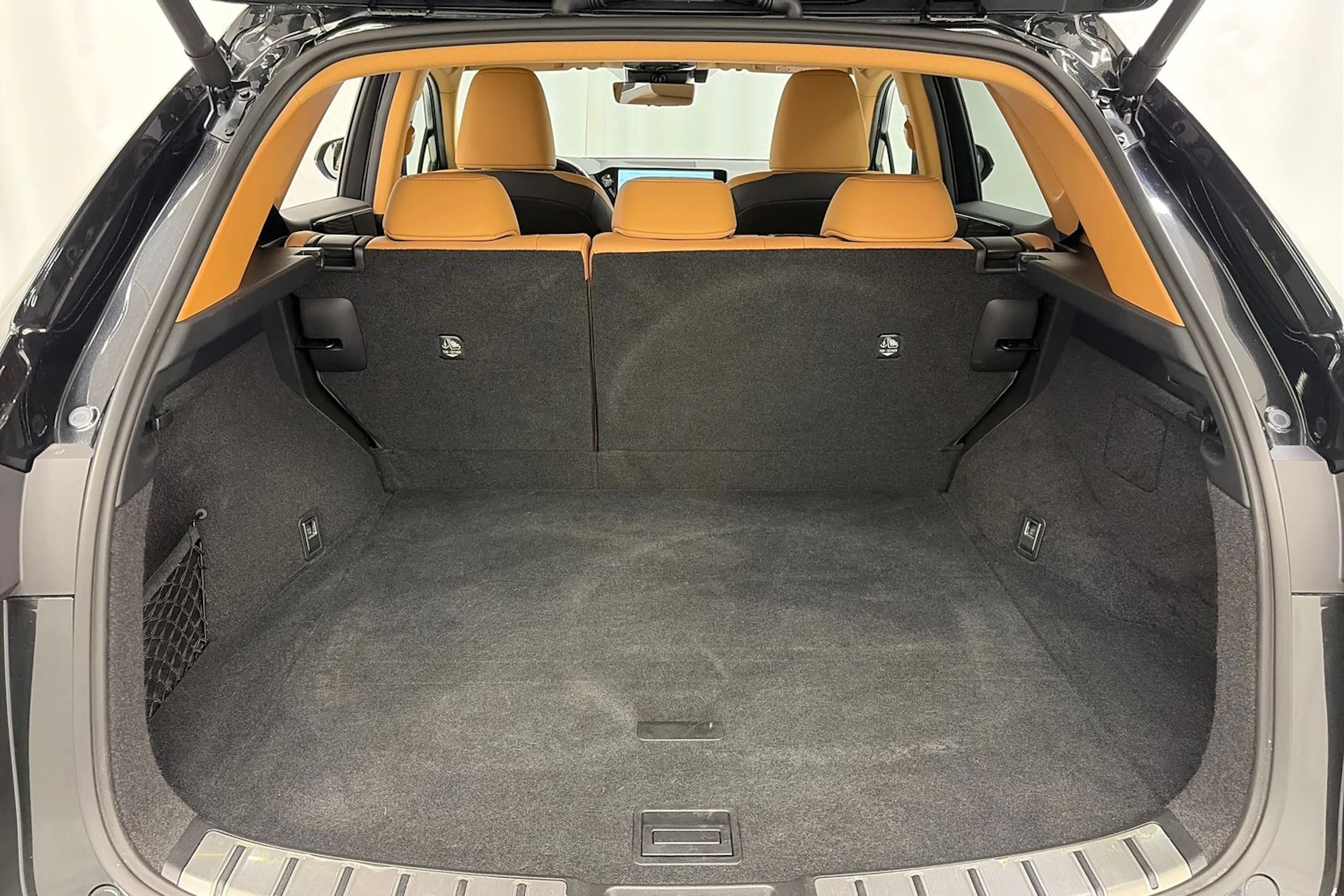 musta Lexus NX 2022 kuva 12.