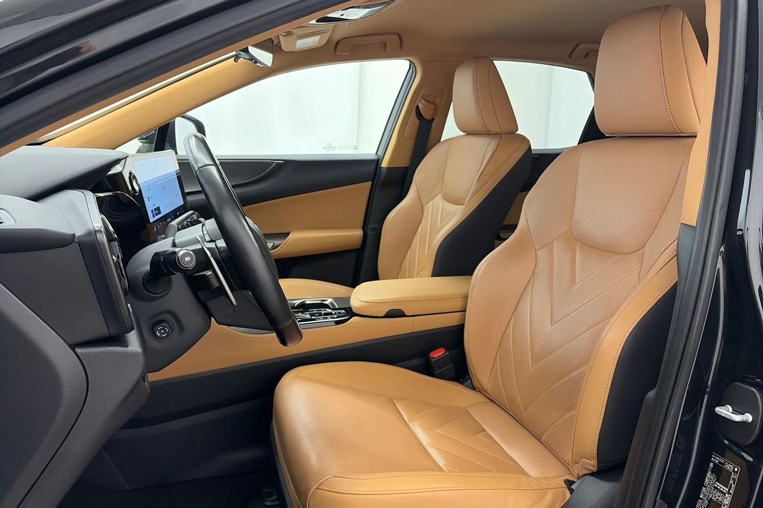 musta Lexus NX 2022 kuva 14.