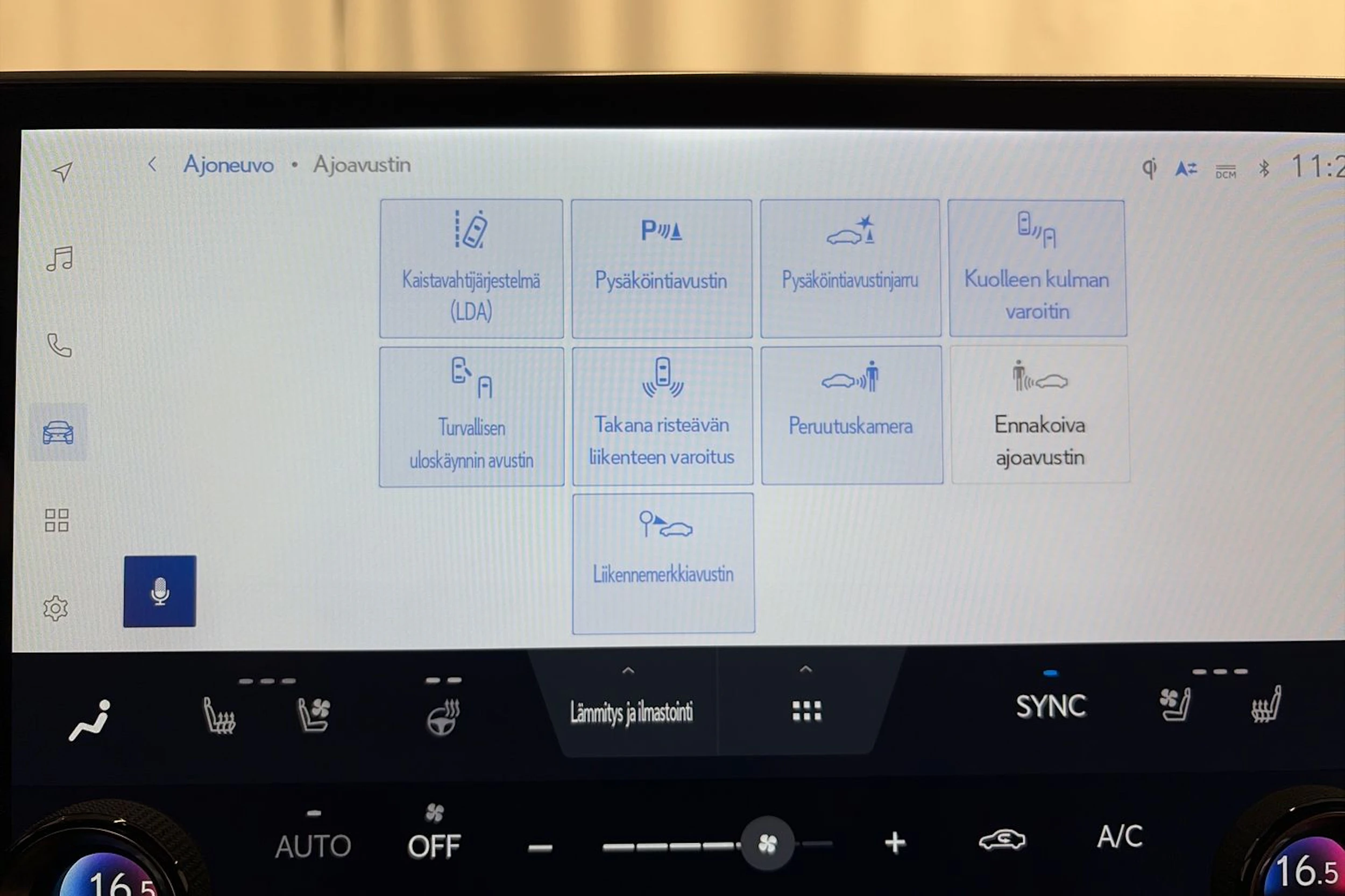 musta Lexus NX 2022 kuva 24.