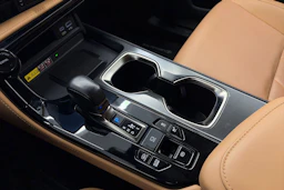 musta Lexus NX 2022 kuva 27.