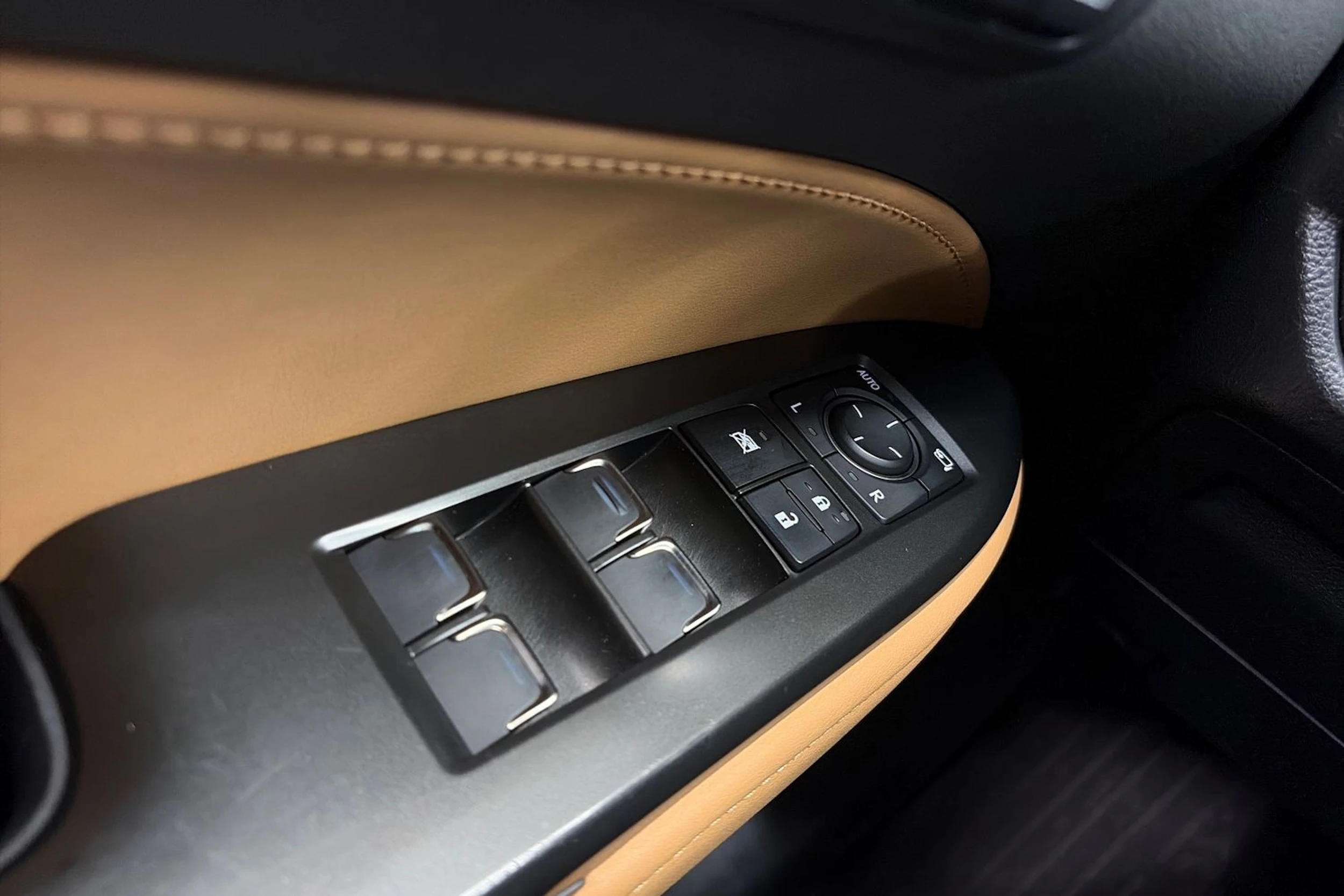 musta Lexus NX 2022 kuva 30.