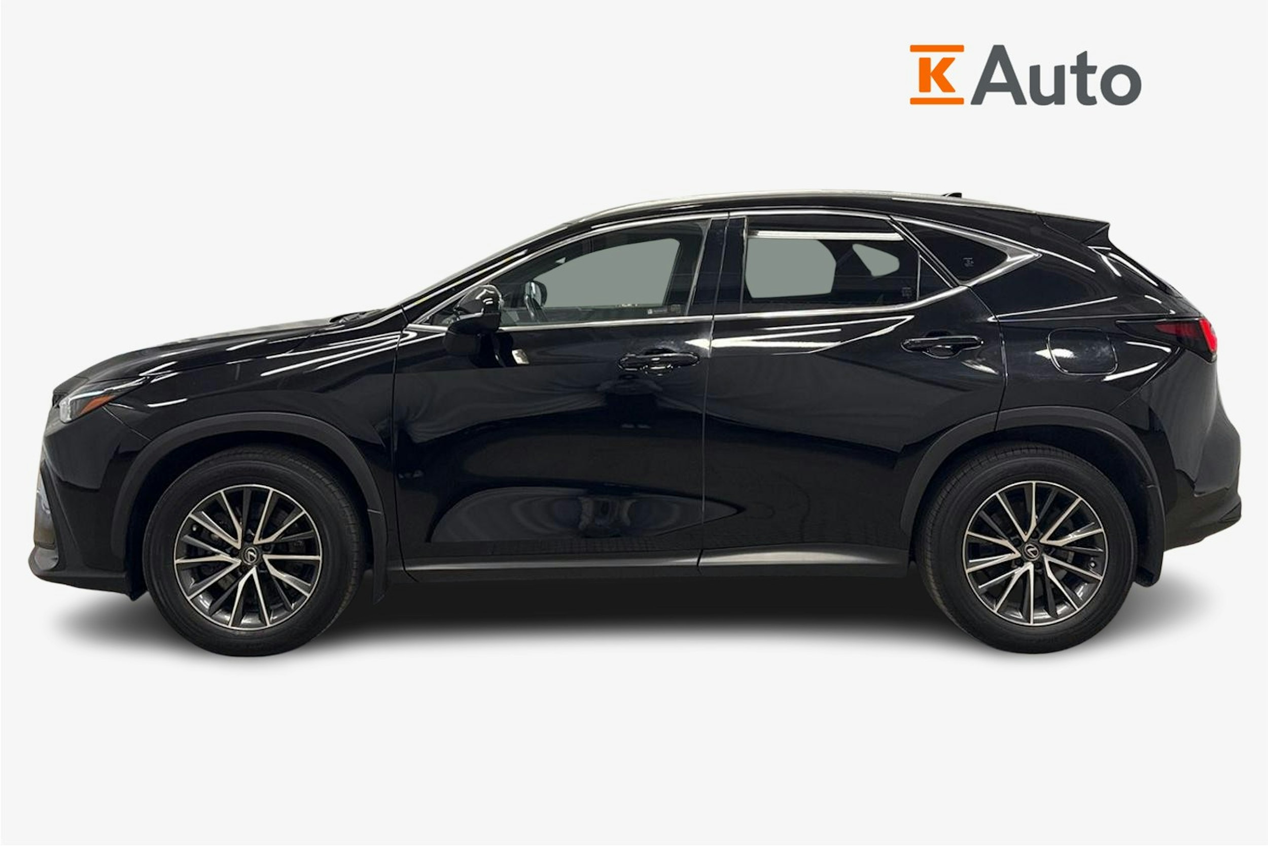 musta Lexus NX 2023 kuva 6.